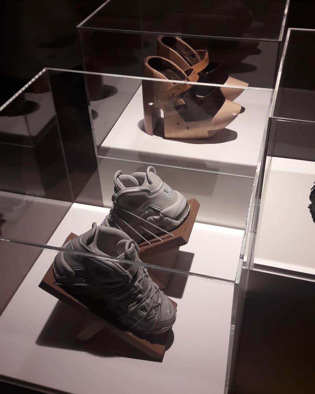ジャンポールレスパナールのインスタグラム：「My shoes are presented at the Marche Et Démarche exhibition at musées des arts décoratifs @madparis until February 23rd, 2020. The exhibition questions the cultural significance of the shoe, an essential accessory in our daily lives, and explores how the shoe was incorporated into different styles of walking from the Middle Ages to the present day, in both Western and non-European cultures. Marche et démarche will display approximately five-hundred objects, including shoes, paintings, objets d’art, photographs, films and advertisements from public and private collections, offering a unique perspective on how a quotidian object can translate from the ordinary to the extraordinary.」