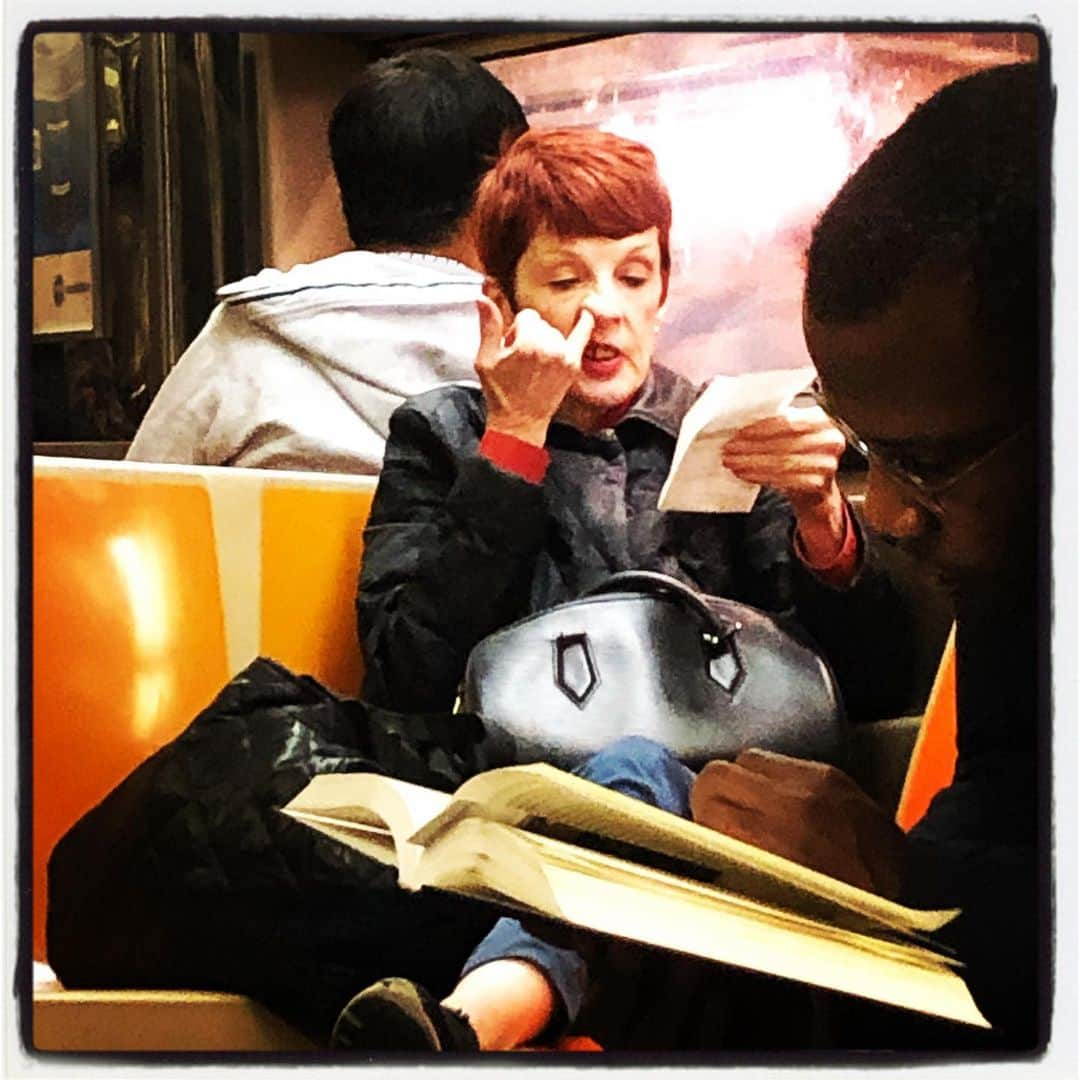 ラファエル・スバージさんのインスタグラム写真 - (ラファエル・スバージInstagram)「Ah, the wonderful things we see.:. #thankgoditsfriday  I pick you as today’s top #nosepicker 😊 @subwaycreatures」11月16日 1時34分 - raphaelsbarge