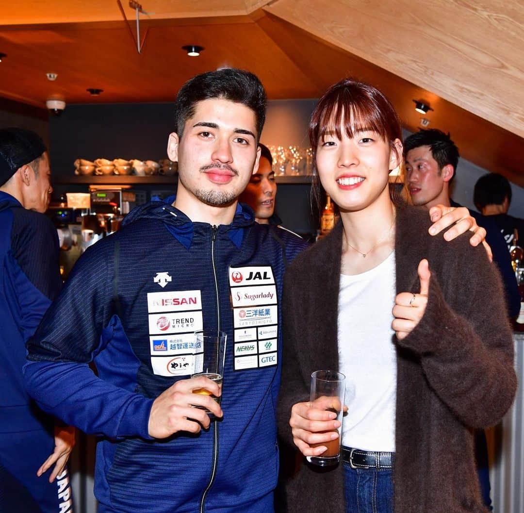 太田雄貴さんのインスタグラム写真 - (太田雄貴Instagram)「Grande champions with piccolo @hiro_sakano .  Congrats👏  大会名 #エイブルPresents第72回全日本フェンシング選手権大会. LINE CUBE SHIBUYA （新渋谷公会堂）. 大会パートナー. #エイブル #NEC  #オリエンタル酵母工業 #大正製薬 #なとり #ストライプインターナショナル #タマディック #akippa #SEIKO 協会年間パートナー.  #JAL #日産 #シュガーレディ #三洋紙業 #やまや #越智運送店 #トレンドマイクロ  #デサント #ハリウッド化粧品 #GTEC #協和発酵バイオ #NEXUS #オーシャンパッケージ #abematv」11月16日 1時46分 - yuki_ota_fencing