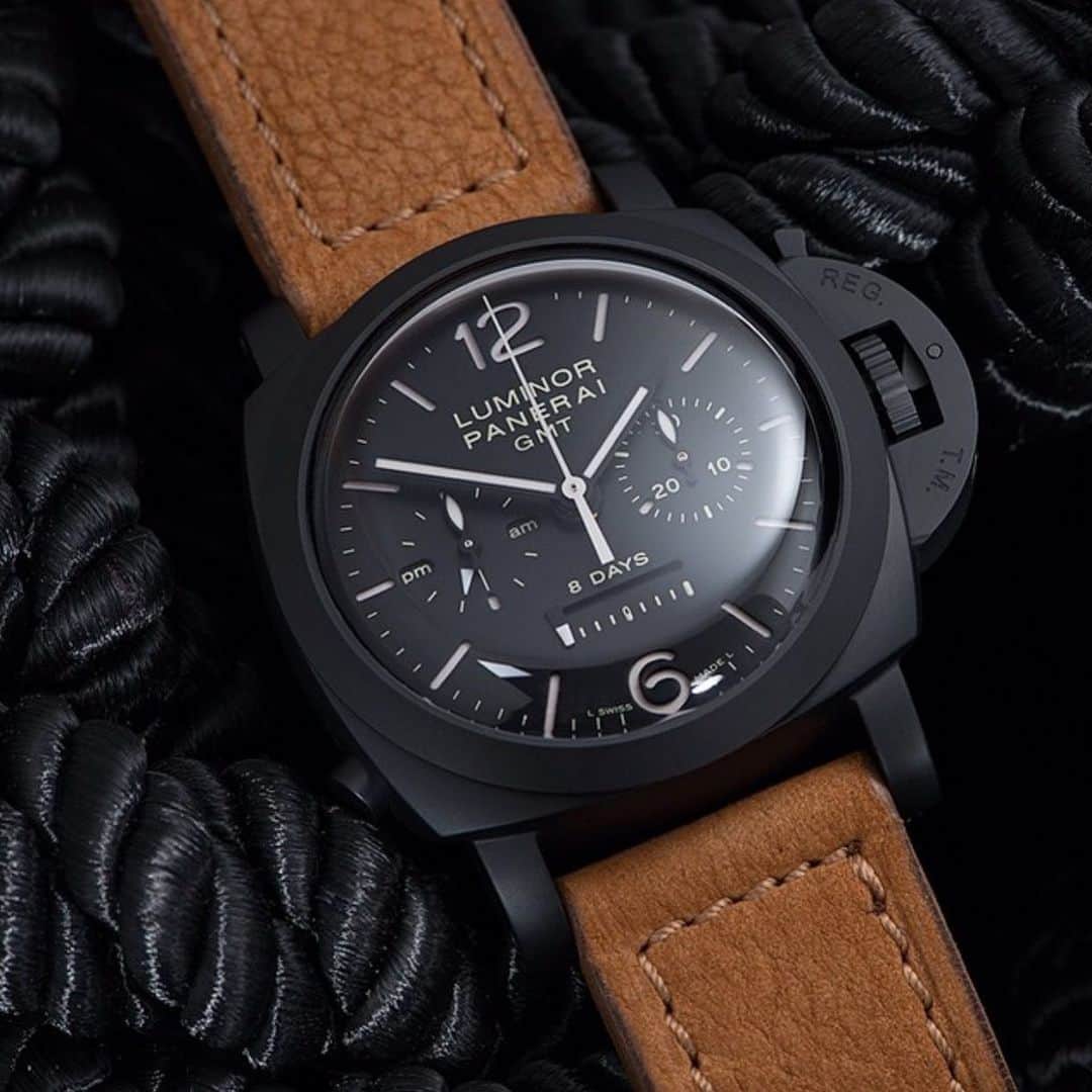 パネライのインスタグラム：「That strap combination just sets off the looks of one my favorite #Panerai pieces. The #PAM317 Dark Knight Ceramic Monopulsante Chrono. #paneraicentral pic by @wilmsenm」