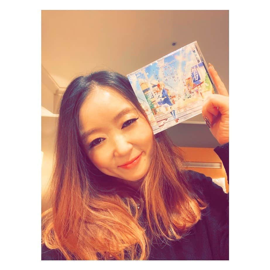 荒牧陽子のインスタグラム：「2019.11.15  CD発売日！﻿ ┈︎┈︎┈︎┈︎┈︎┈︎┈︎┈︎┈︎┈︎┈︎┈︎﻿ 「リスペクト！〜私が昭和を歌ったらこんな感じ！〜」﻿ ﻿ 予約して下さっていた皆様、﻿ お手元に届きましたでしょうか？﻿ 店頭や、配信などなど…﻿ 買って下さった皆様、ありがとうございます😊﻿ もちろんこれから買うよって方も！﻿ ﻿ 「買ったよー！」﻿ 「●●の曲がお気に入り！」﻿ などメッセージを下さった方々もいて﻿ とっても嬉しいです。﻿ ﻿ ﻿ 今回は﻿ 少しでも多くの方に﻿ 荒牧陽子がシンガーとして歌っている事を知っていただきたい。﻿ という思いからスタートしました。﻿ ﻿ 何事も﻿ 「動き出さないと始まらない」﻿ ですからね。﻿ ﻿ いつかは、いつかは、﻿ と思っていましたが﻿ ようやく動きました笑﻿ ﻿ ﻿ ✰︎告知✰︎﻿ ﻿ ◆本日16日(土)は﻿ 福岡のイオン香椎浜で﻿ 14時〜　歌います。﻿ 観覧無料！﻿ お近くの皆様、是非遊びに来てくださいね！﻿ ﻿ さらに！イオン出演後、﻿ ラジオ生出演決定しました！﻿ 福岡RKBラジオ﻿ 「土曜deアミーゴ」﻿ 天神のきらめきスタジオから放送します。（サテライト）﻿ ※16日(土)16:15ー16:30出演予定です。﻿ ﻿ ﻿ ﻿ ◆明日17日(日)は﻿ 横浜のトレッサ横浜で﻿ ①13時〜　②15時〜﻿ 2回歌います。観覧無料！﻿ 是非お越し下さい！﻿ ﻿ ┈︎┈︎┈︎┈︎┈︎┈︎┈︎┈︎┈︎┈︎┈︎┈﻿ ﻿ #荒牧陽子﻿ #リスペクト私が昭和を歌ったらこんな感じ﻿ #カバーアルバム﻿ #CD﻿ #発売日﻿ #1115﻿ #イオン香椎浜」