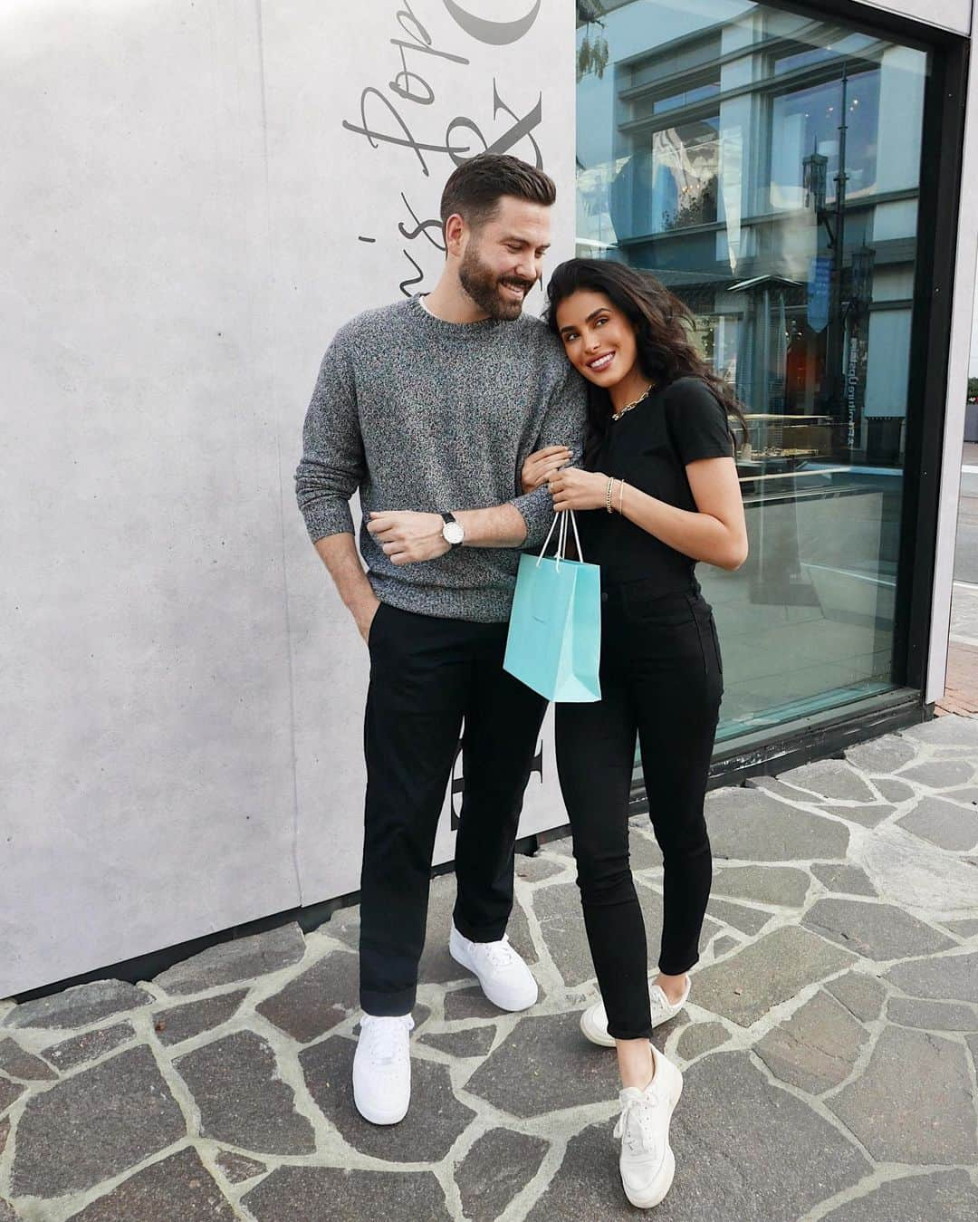 Sazan Hendrixさんのインスタグラム写真 - (Sazan HendrixInstagram)「I hate him for taking me to @tiffanyandco. SAID NO WIFE EVER 🤣 Christmas came early at The Grove with Tiffany’s Pop-up shop and I’m so excited I get to curate my own wishlist!✨ Plz head over to my stories & help me decide! And visit the pop-up at The Grove through Nov. 27th 😊 #veryverytiffany」11月16日 1時56分 - sazan