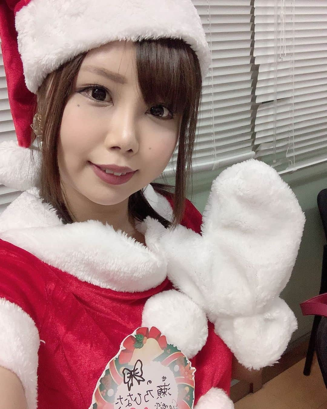 瀬乃ひなたさんのインスタグラム写真 - (瀬乃ひなたInstagram)「1カ月ちょい早いサンタさん🎅www 昨日のマインズパラダイスで着ました🎄 久々のマイパラ出演でした！ ゴチドリンク🥤やチェキ撮ってくれた方ありがとう💖 . . . #mines #マインズ　#マインズ娘　#av女優　#セクシー女優　#サンタ　#サンタコス　#サンタコスプレ　#コスプレ　#🎅　#イベント　#レフカダ　#新宿三丁目」11月16日 1時59分 - hinapiyosanchi