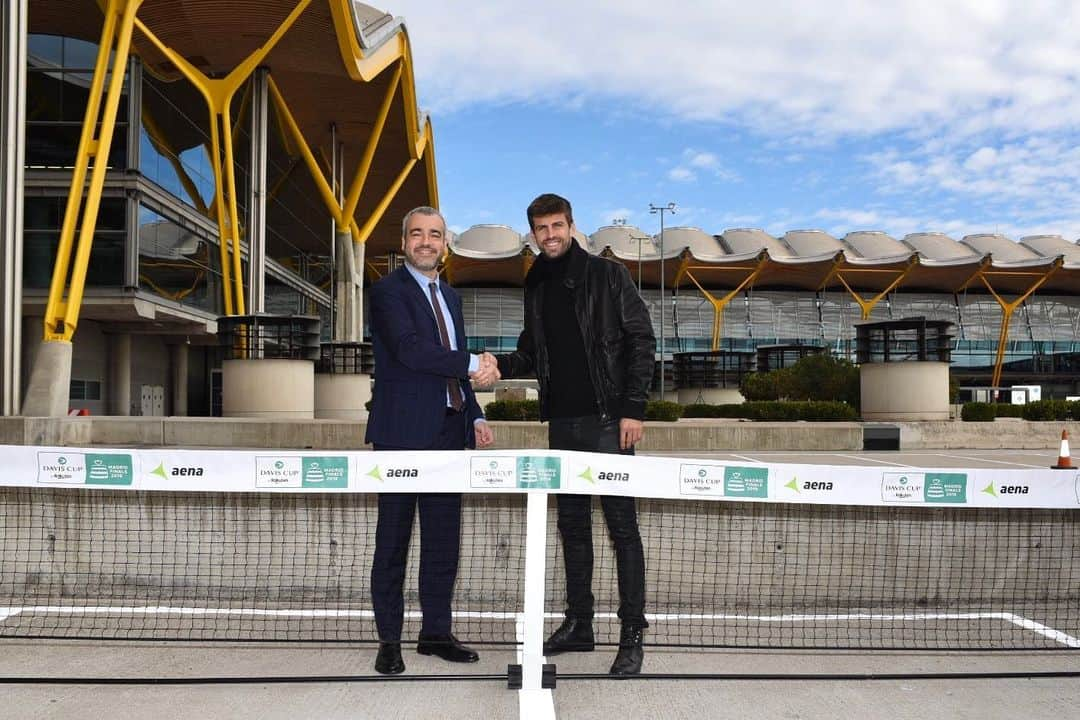 ジェラール・ピケのインスタグラム：「Gracias @aena.es por tratar a los equipos de las @daviscupfinals como se merecen! #daviscupmadridfinals」