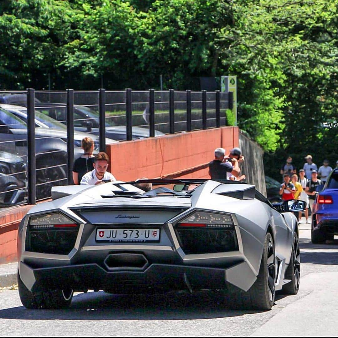 Dirk A. Productionsさんのインスタグラム写真 - (Dirk A. ProductionsInstagram)「Name your top 3 favorite Lamborghini’s 🚨 Mine are the Reventón, Veneno & Diablo GTR Don’t like carbon fiber? Don’t see @simplycarbonfiber #Lamborghini #ReventonRoadster #Reventon #Matte #CarbonFiber #Wow #Rare #Lambo #Pic @kamauto17」11月16日 2時26分 - supercarfocusdotcom