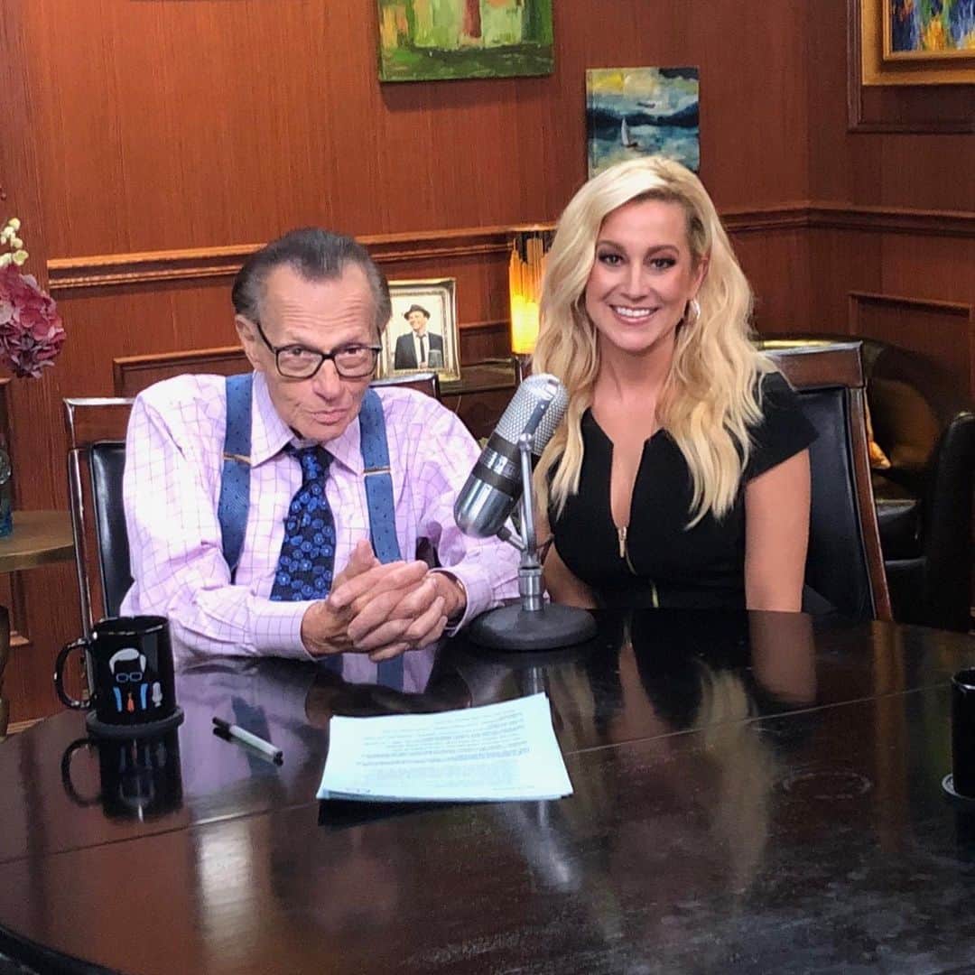 ケリー・ピックラーのインスタグラム：「Larry King Now! Well, at 11a PST. @larrykingnow at 11a PST on @hulu and ora.tv.」