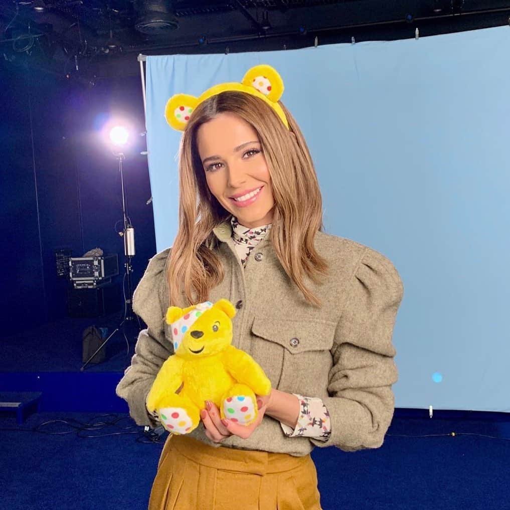 シェリル・コールのインスタグラム：「It’s that time of year again @bbccin 🙌🏼.. Children In Need changes the lives of children and subsequently adults all over our country every year and it is all down to the generosity of the donations you give ✨💕 and that is priceless .. Tune in to tonight’s show on @bbcone.  Let’s get together and make this our best one yet. Sending lots of love to all involved 💫💓」