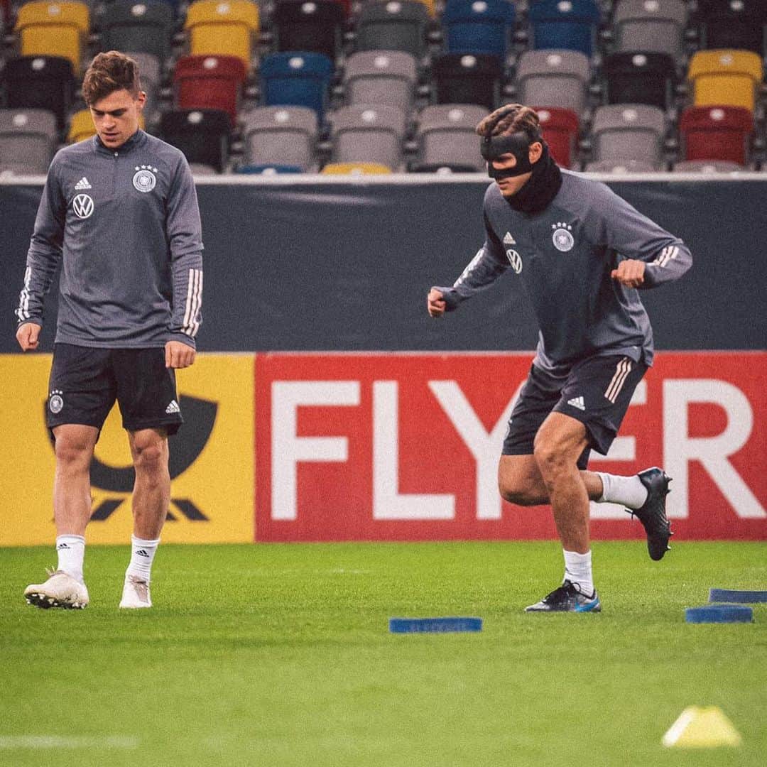 ニクラス・シュタルクのインスタグラム：「🦹‍♂️⚽️💪 @dfb_team」