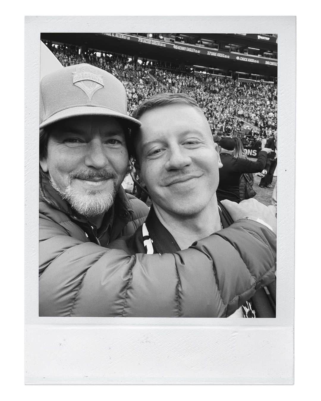 マックルモアーのインスタグラム：「Couple of Seattle 🐐’s」