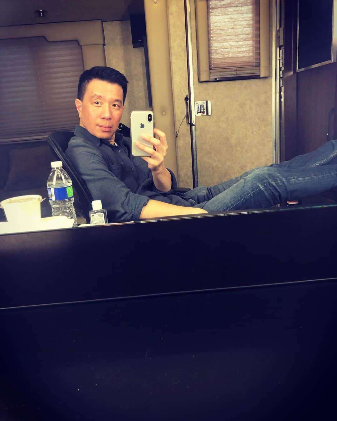 レジー・リーのインスタグラム：「Workin’ hard or hardly workin’? Happy #friyay y’all!! #tgif」