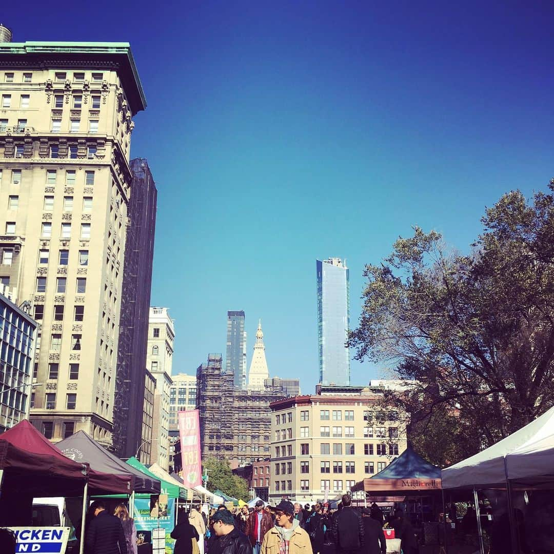 Ka-Naのインスタグラム：「Hi guys! How are you? It’s kind of warm today, isn’t it? I went to a Farmer’s Market at Union Square today. I love this place :) By the way, my show in NY is coming in 2 days!!! This is going to be my last show in NY this year, so please come by and have fun together :D  Date: 11/17/2019 Door: 6:30pm Show Time: 7pm-8pm Venue: Rockwood Music Hall Stage 3 (185 Orchard Street) Ticket Price: $20/$25  https://www.eventbrite.com/e/ka-na-tickets-74342752173  I’m looking forward to seeing you guys there!!! Have a great day ;) みなさーん！ 今夜放送の爆報フライデー観ていただけましたかー？ 私はNYにいるのでまだ観れていませんが笑、日本に帰国したら拝見するのを楽しみにしていますー♪ 今日のNYは10℃もあって暖かかったので、ユニオンスクエアでちょこっとファーマーズマーケットに寄って帰りましたー。 明後日は今年最後のNYライブです！ 今から家でピアノのPatとリハしまーす♪ 絶対楽しいので、ぜひ遊びに来てくださいねー( ´ ▽ ` )ﾉ 日曜日、Rockwoodでみなさんにお会い出来るのを楽しみにしています！  #ka-na#kanauemura#植村花菜#nyc#liveshow#rockwoodmusichallstage3#manhattan#jpop#singersongwriter#guitar#」