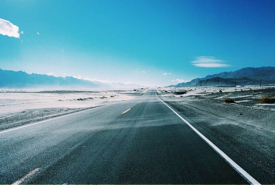 コール・スプラウスのインスタグラム：「Back on the road to cerro gordo」