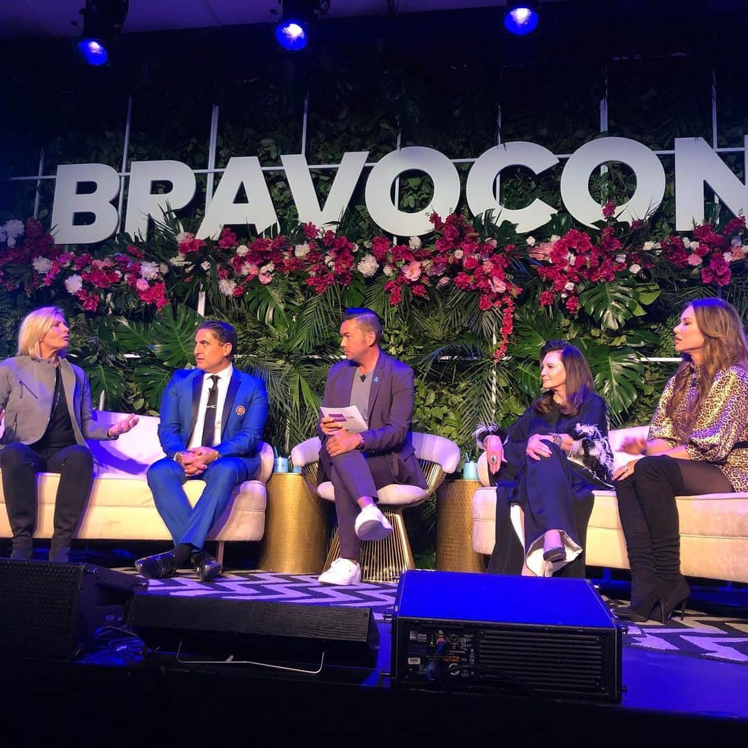 アンソニー・ラモスさんのインスタグラム写真 - (アンソニー・ラモスInstagram)「LOUD & PROUD panel #BravoCon 🌈」11月16日 4時21分 - anthonyramosah