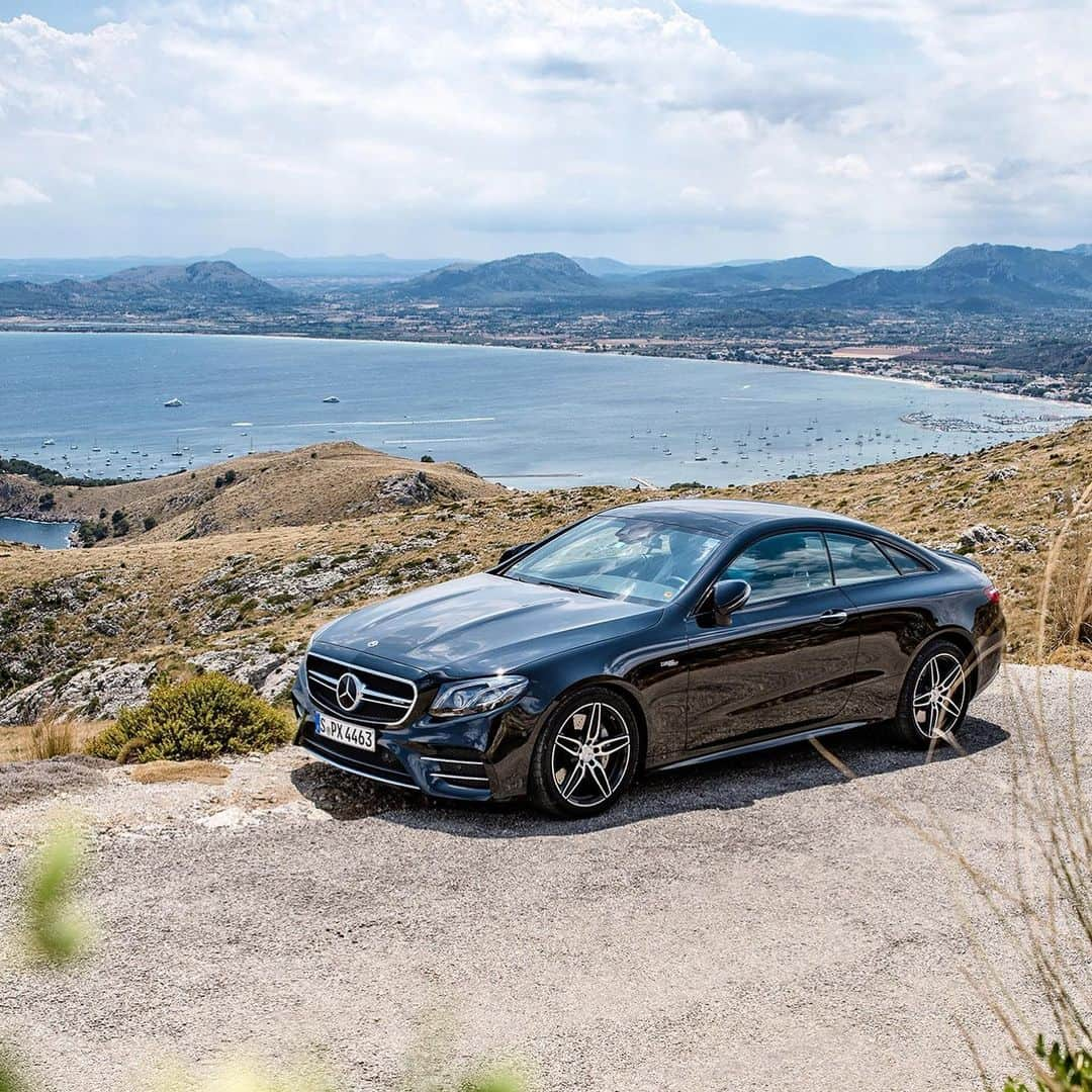 メルセデス・ベンツさんのインスタグラム写真 - (メルセデス・ベンツInstagram)「There's nothing like exploring the area by car. For the break  between stops  the @mercedesamg to go Cup is the perfect choice. Enjoy your coffee or tea! Get yours now. 🥤 #MercedesAMG #EClass #MBsocialsales 📸 @rauhutphotography for #MBsocialcar」11月16日 4時51分 - mercedesbenz