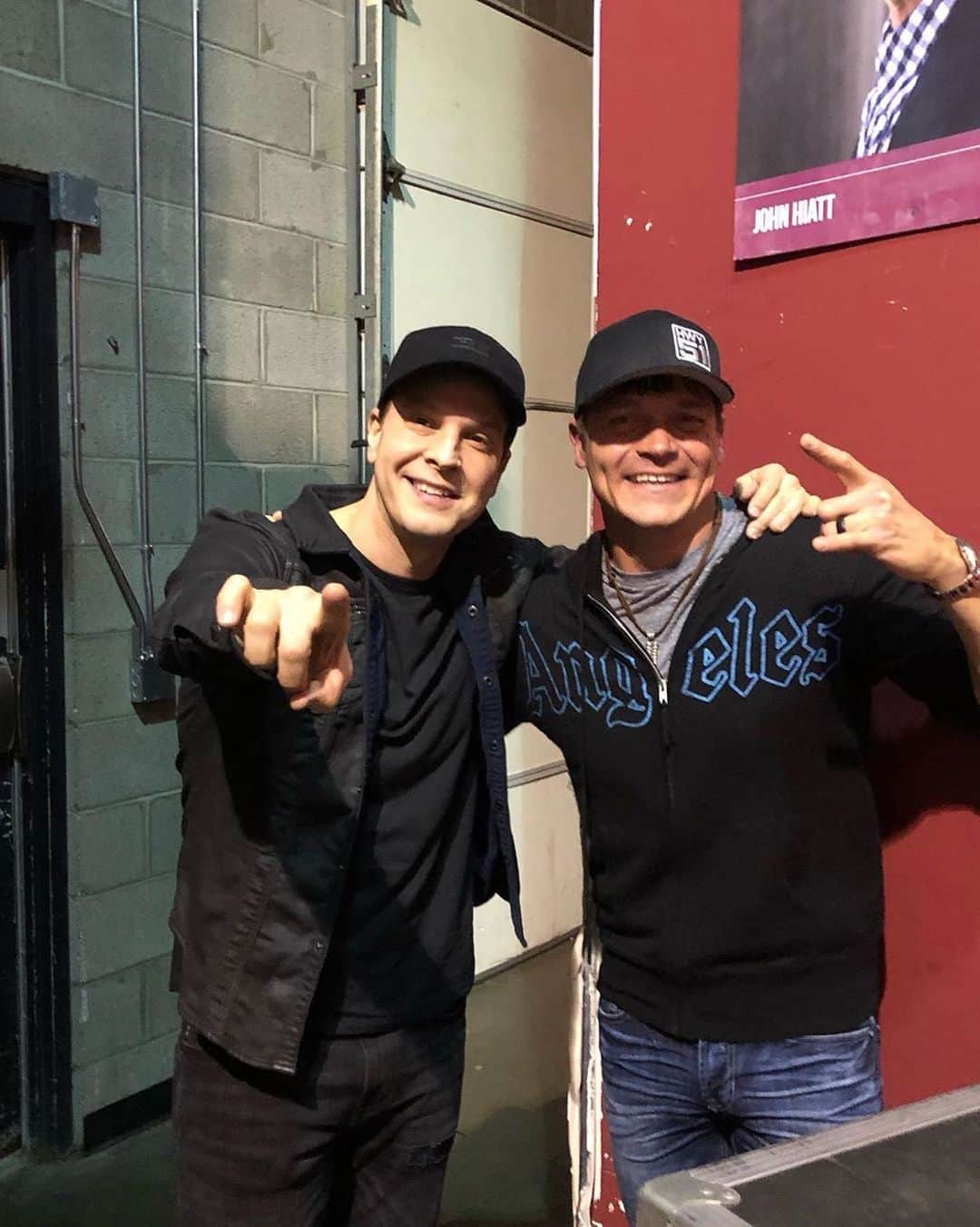 のインスタグラム：「“Always good to see my buddy @gavindegraw. Frickin good dude right there” - @brad3doorsdown」