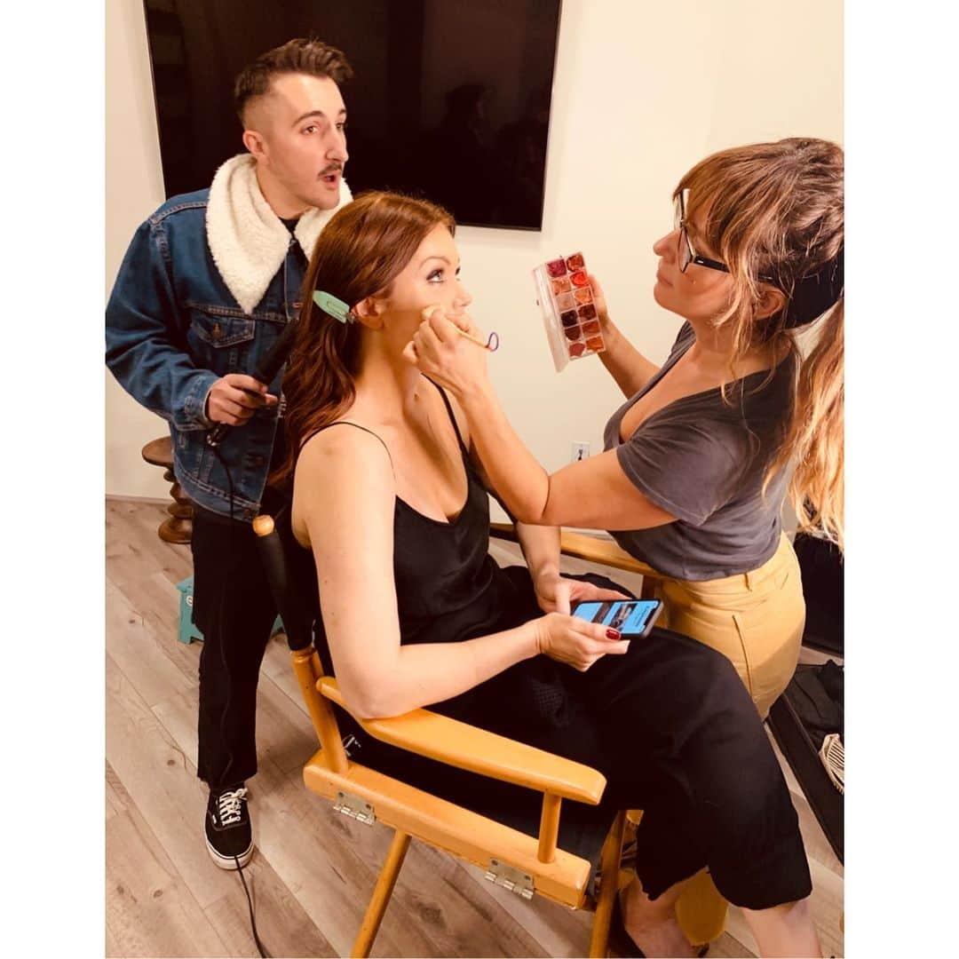 ベラミー・ヤングさんのインスタグラム写真 - (ベラミー・ヤングInstagram)「This is a personal & enduring thank you to @jennaantonmakeup & @claytonhawkins for being a) magicians in their fields & b) angels in the world. Thank you for working your magic on my face AND my heart last weekend. See you very soon again. All love til then- & beyond. #ProdigalSon #PeoplesChoiceAwards  #Hair #Makeup #Magic #ConsciousBeautyArtist #VeganBeauty #HairByClay #HiddenCrownHair ❤️💗❤️💗❤️💗❤️💗❤️ ps: I wish I had a better pic of just you guys, but that day went so fast! 🤦🏻‍♀️」11月16日 5時23分 - bellamyyoung