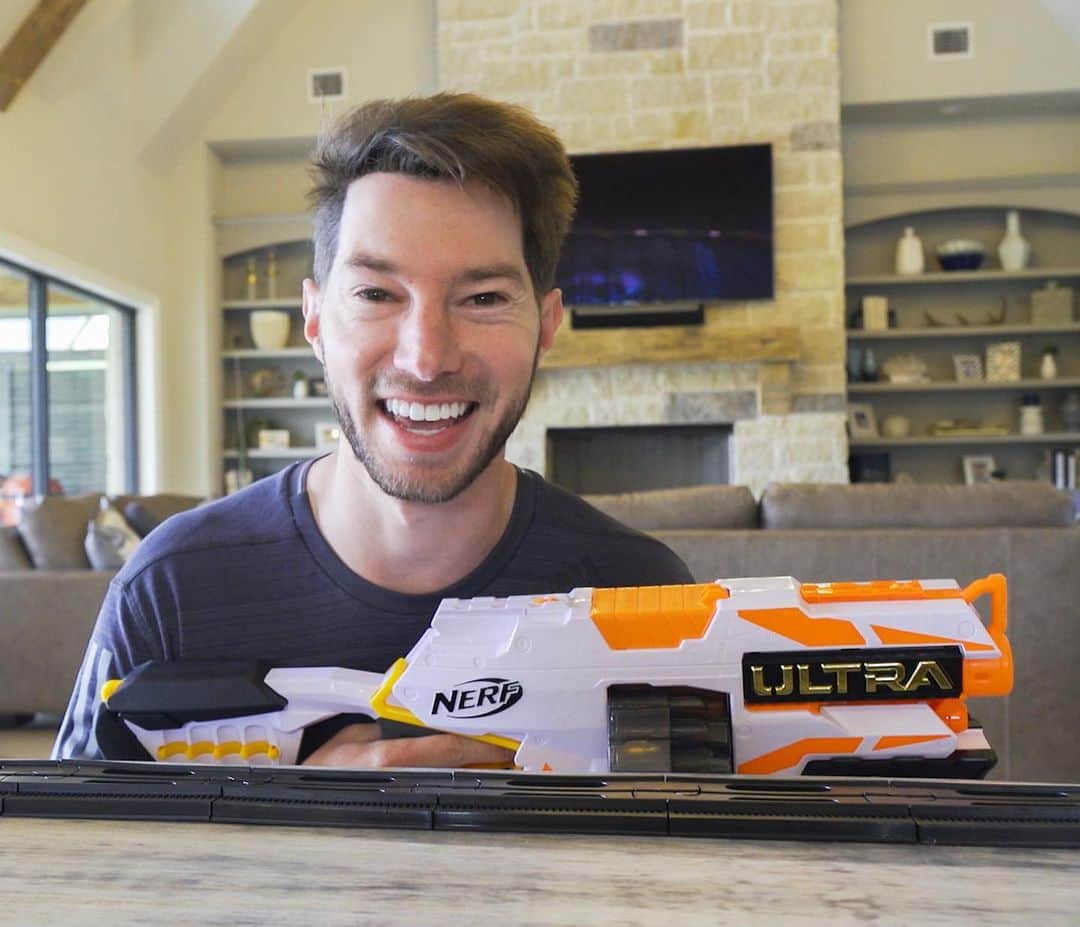 Dude Perfectさんのインスタグラム写真 - (Dude PerfectInstagram)「BIG VID COMING THIS MONDAY!! These @Nerf Trick Shots bout to blow some minds. 🤯 #UltraOne #NerfUltra #NerforNothin #ad」11月16日 5時29分 - dudeperfect
