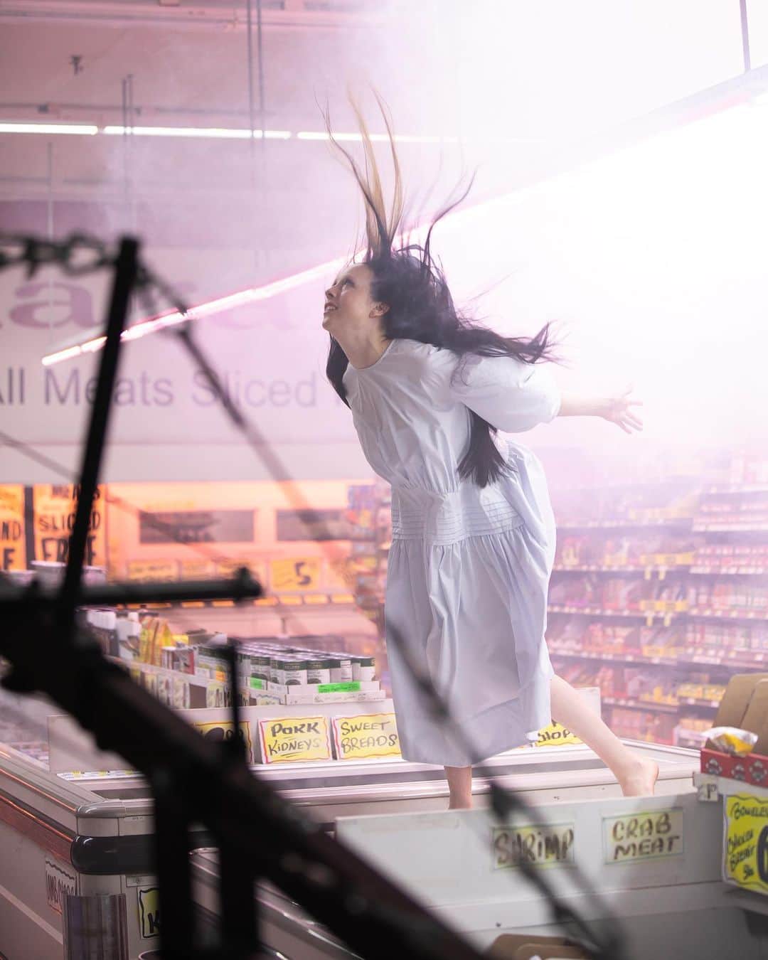 アリー・エックスのインスタグラム：「3:45am at Happy Foods. We had 15 minutes to get the final performance shot and my headband kept falling off. Scroll through to see our loopy asses finishing up our 24 hr day with a bang! 📸 @libbyzandersphoto」