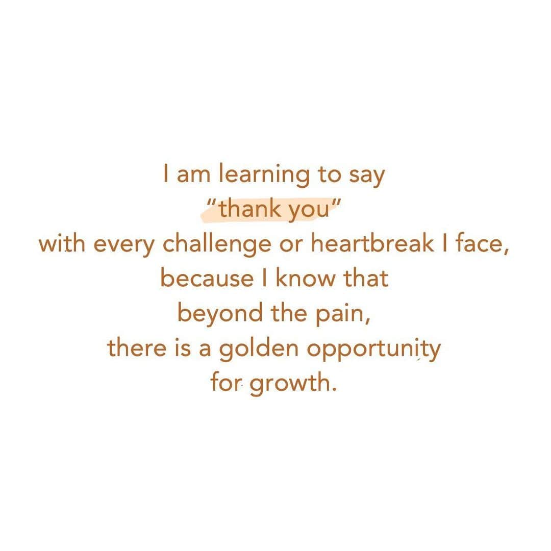 Nicole Mejiaのインスタグラム：「Who else feels this?  No victim mentality. No “why me?” Just pure gratitude for it all.  Can’t have flowers without rain y’all!  I’m at this place lately where I’m just like, “ok, if it’s gonna rain, then imma dance in it.” 🌧💃🏼✨」