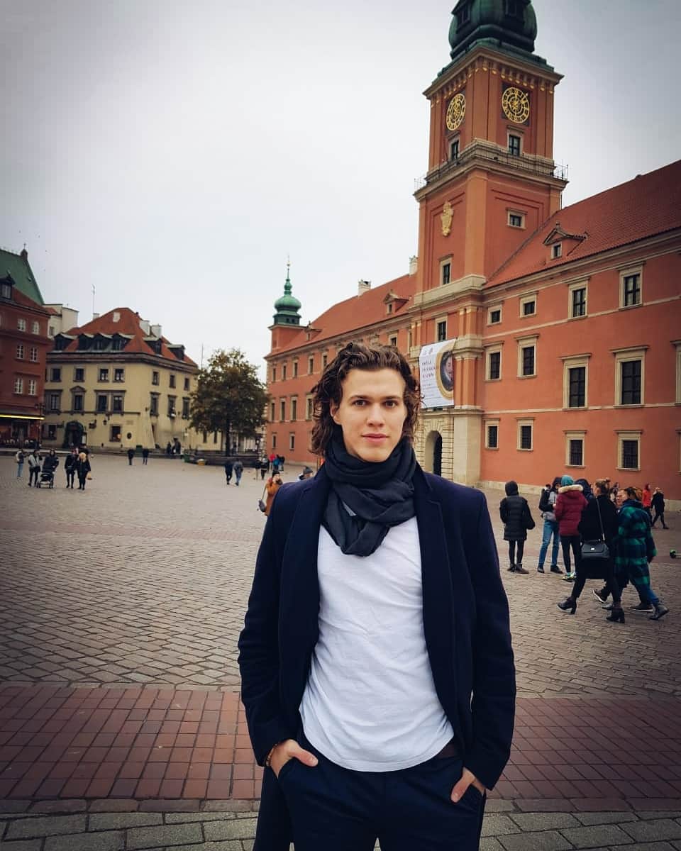 パヴェル・ドローストのインスタグラム：「📍 Warsaw, Poland 🇵🇱🚶🏼‍♂️ . . . #travel #warsaw #poland #warsawcup2019 #polska #sport #figureskating  #icedance」