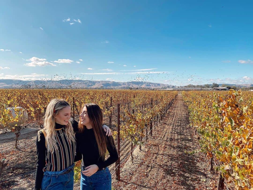 Addison Moffettのインスタグラム：「Having a grape time!!」