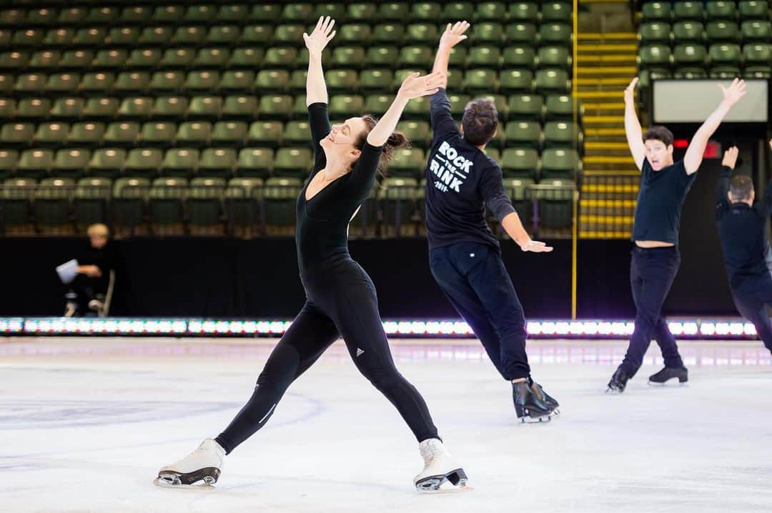 テッサ・ヴァーチュさんのインスタグラム写真 - (テッサ・ヴァーチュInstagram)「#CurrentMood . See you tonight, Quebec City! . 📸 @danielleearlphotography #VirtueMoir #XXII #RockTheRink」11月16日 7時28分 - tessavirtue17