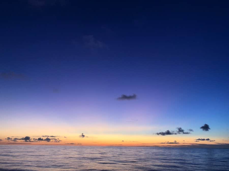 森郁月さんのインスタグラム写真 - (森郁月Instagram)「ずっと眺めていたい日の入り𓂃𓈒𓏸﻿ ﻿ ﻿ ﻿ ﻿ ﻿ ﻿ 小笠原諸島に﻿ たどり着くまで丸一日…﻿ 秘境の地に期待をふくらませて、﻿ なに色とも言えない空を眺めていました✨﻿ ﻿ にっぽんトレッキング100SP﻿ 「絶海の楽園・小笠原」﻿ が再放送されます〜！！﻿ 11月17日（日）﻿ ＮＨＫＢＳプレミアムにて﻿ 午後0時00分～ 午後1時30分﻿ ﻿ ﻿ ﻿ #トレッキング #登山 #絶景 #秘境 #小笠原諸島 #母島 #父島 #世界遺産 #固有種 #おがさわら丸 #東洋のガラパゴス #海 #夕日  #にっぽんトレッキング100」11月16日 17時17分 - katsukimori1227