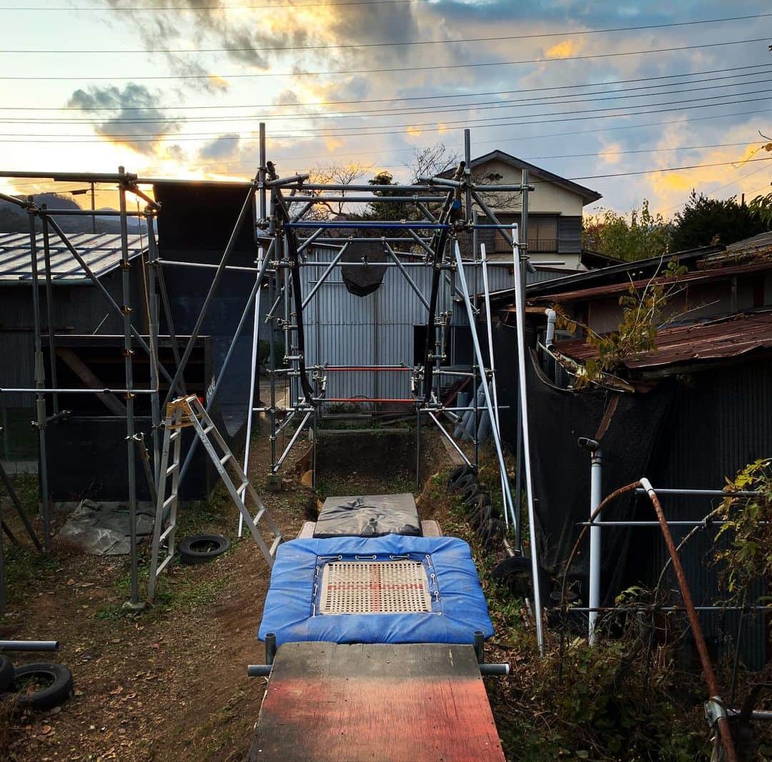 砂川信哉のインスタグラム：「今日は何回こいつと格闘したか分からない。 #SASUKE」