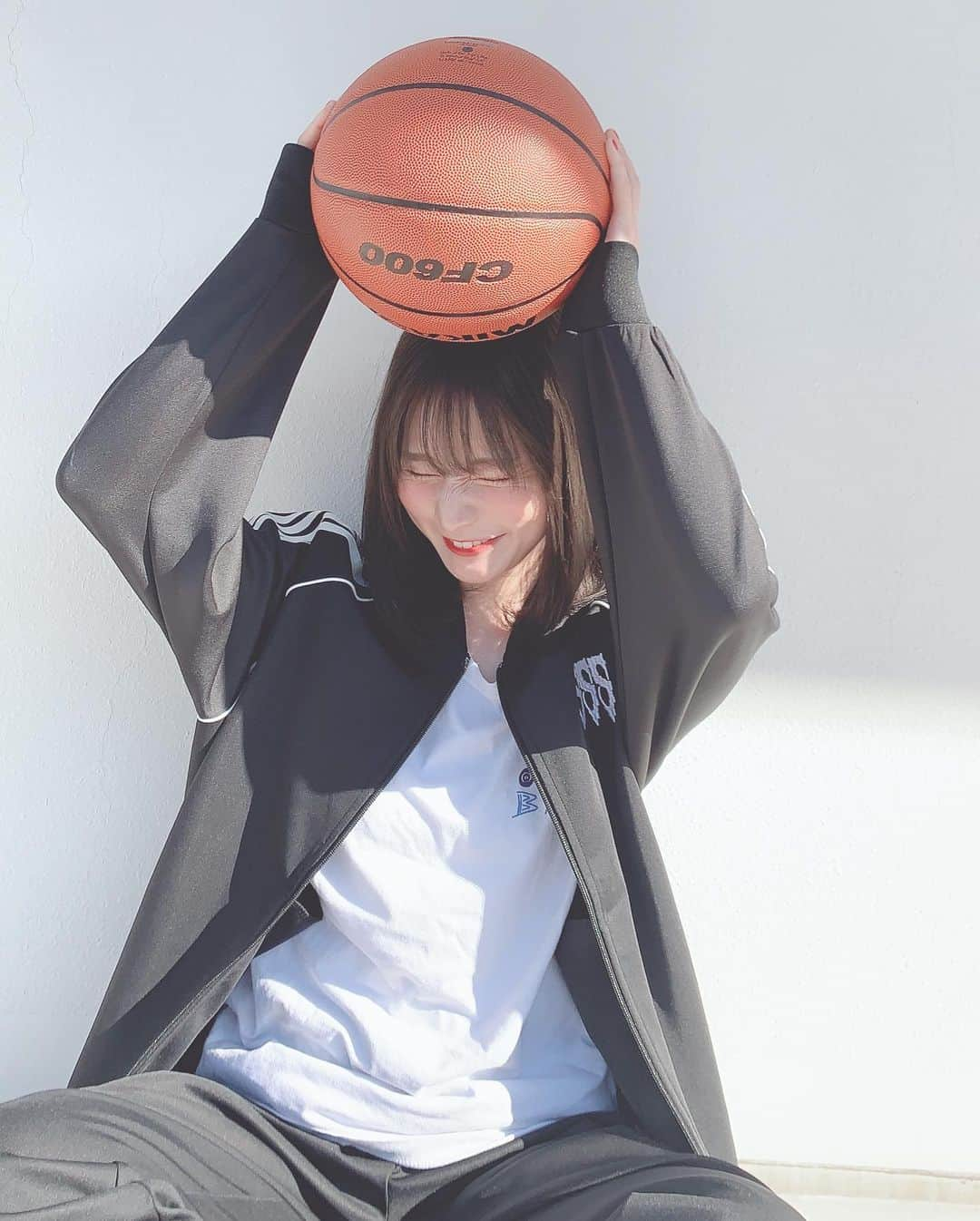 山内あいなさんのインスタグラム写真 - (山内あいなInstagram)「元バスケ部魂🏀🔥 👟 @reebokjp  #3年間ベンチ温めてました #サイサイ体育祭」11月16日 17時24分 - ainayamauchi3131