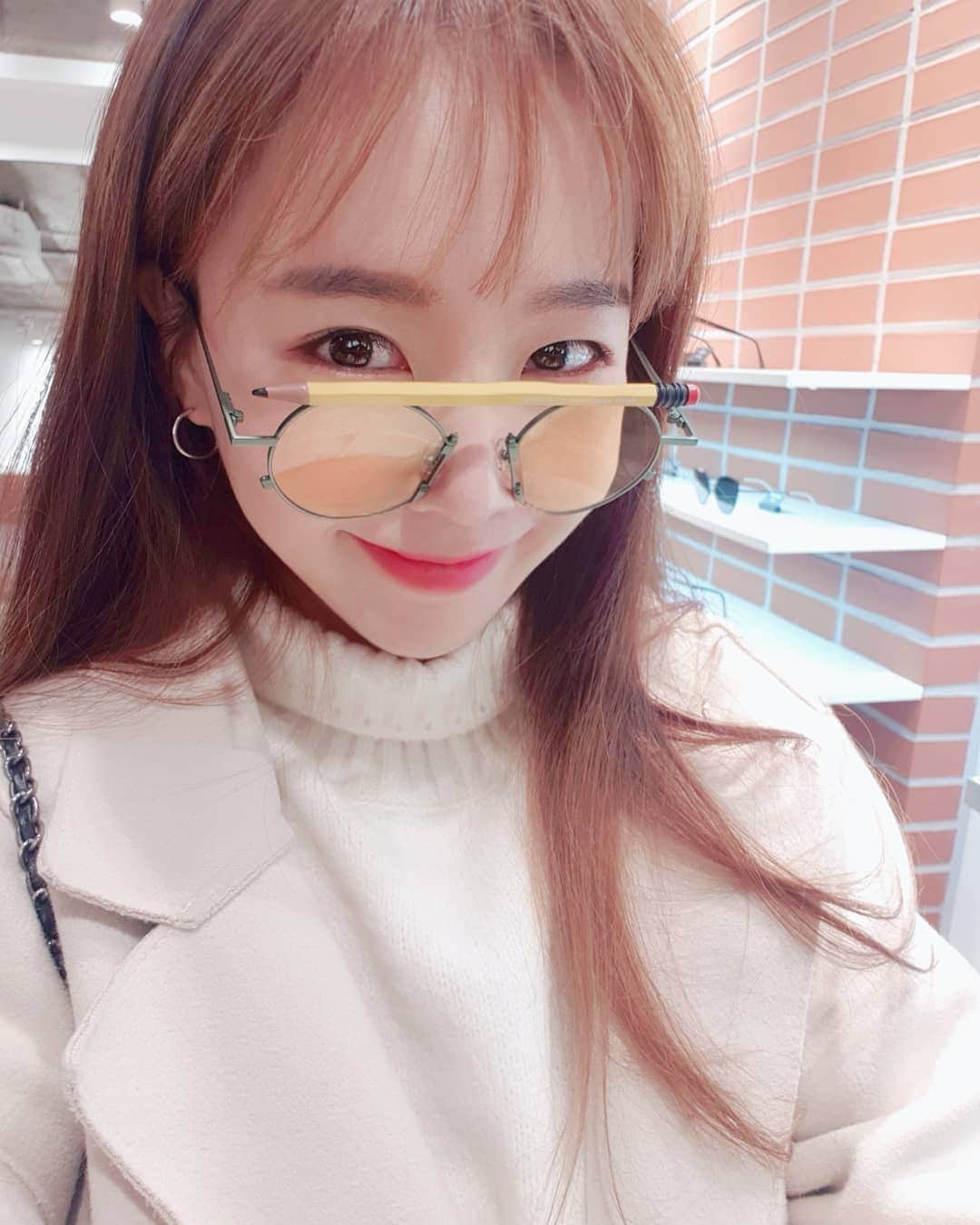 ウェイ のインスタグラム：「#gentlemonster 구갱구갱🕶」