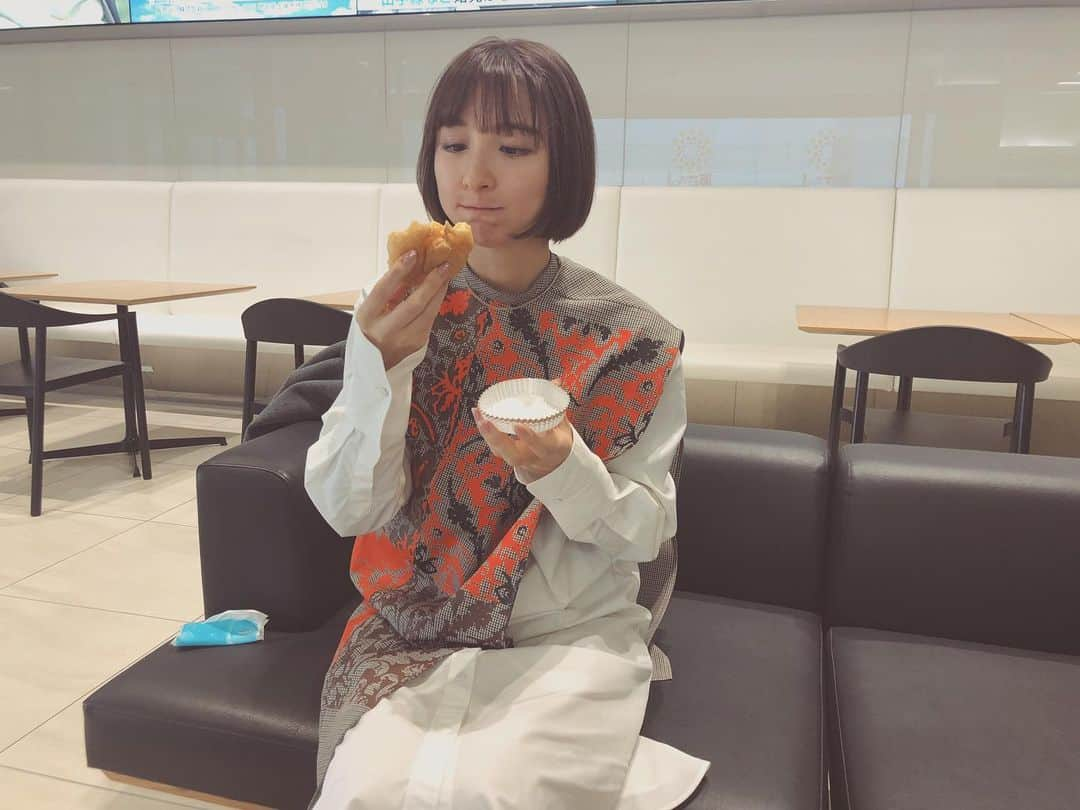 篠田麻里子さんのインスタグラム写真 - (篠田麻里子Instagram)「「TBSラジオパラスポーツキャンペーン2019」 朝から御来場の皆さま長丁場ありがとうございました😊沢山の体験会もあり楽しめたイベントになっていたら嬉しいです😆合間に差し入れでいただいたシュークリーム🥰美味しすぎた☺️ 1日ありがとうございました💗気をつけて帰ってください😄 衣装 @ports1961 @maisondixsept @pierrehardy ・コート @lecielbleu_official」11月16日 18時05分 - shinodamariko3