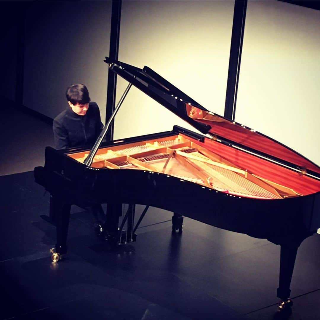 金子三勇士さんのインスタグラム写真 - (金子三勇士Instagram)「CHANEL Pygmalion Days 15th Anniversary #CHANEL #Ginza #Tokyo #Japan #Nexushall #Chanelpygmaliondays #Concert #Piano #Pianist #SteinwayArtist #MiyujiKaneko #CHANELArtist #Oldboy #after10years #Producer #MrSakata #シャネル #シャネルピグマリオンデイズ #銀座シャネル #ネクサスホール #コンサート #マチネ #ピアノリサイタル #ピアノ #ピアニスト #金子三勇士」11月16日 18時01分 - miyujikaneko_official