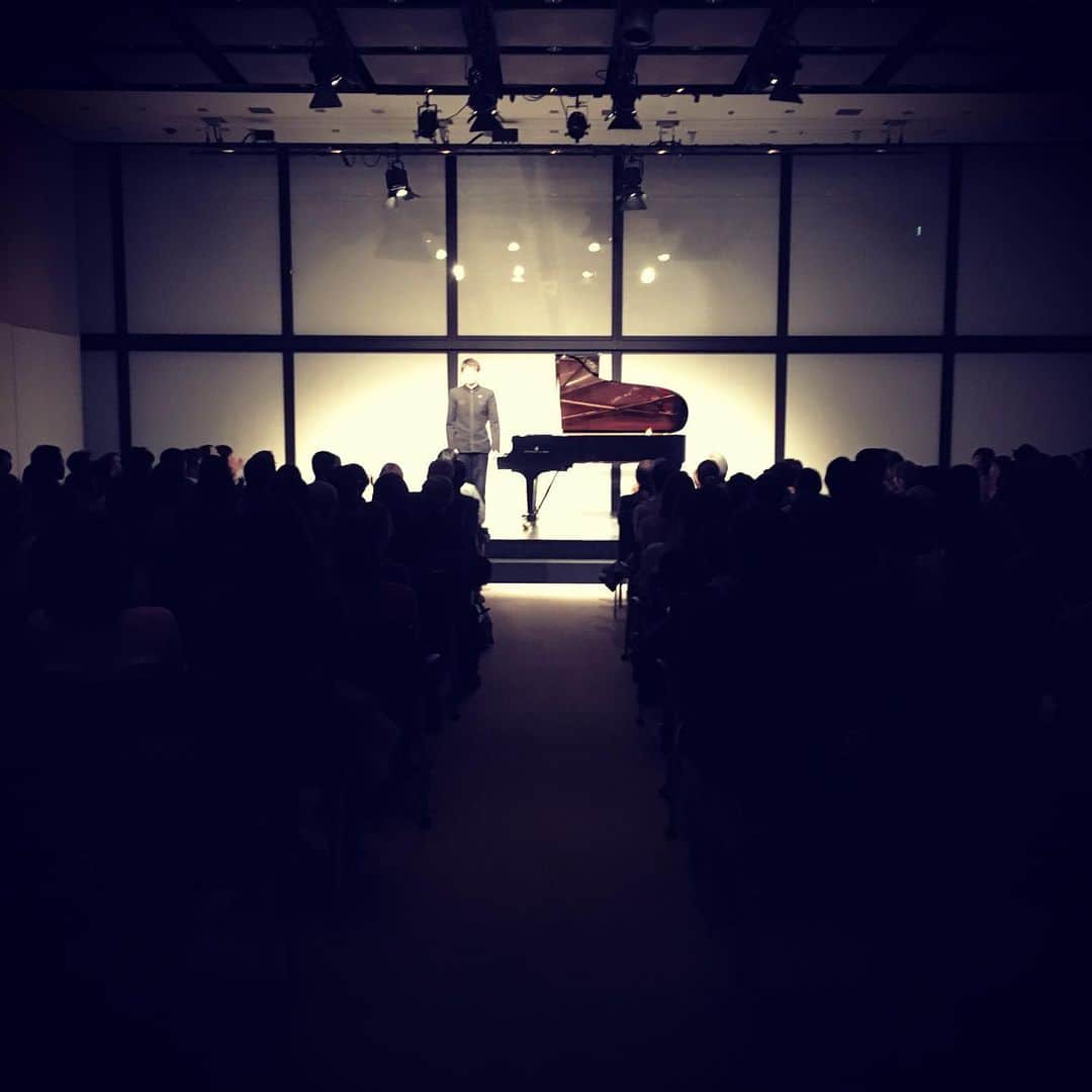 金子三勇士さんのインスタグラム写真 - (金子三勇士Instagram)「CHANEL Pygmalion Days 15th Anniversary #CHANEL #Ginza #Tokyo #Japan #Nexushall #Chanelpygmaliondays #Concert #Piano #Pianist #SteinwayArtist #MiyujiKaneko #CHANELArtist #Oldboy #after10years #Producer #MrSakata #シャネル #シャネルピグマリオンデイズ #銀座シャネル #ネクサスホール #コンサート #マチネ #ピアノリサイタル #ピアノ #ピアニスト #金子三勇士」11月16日 18時01分 - miyujikaneko_official