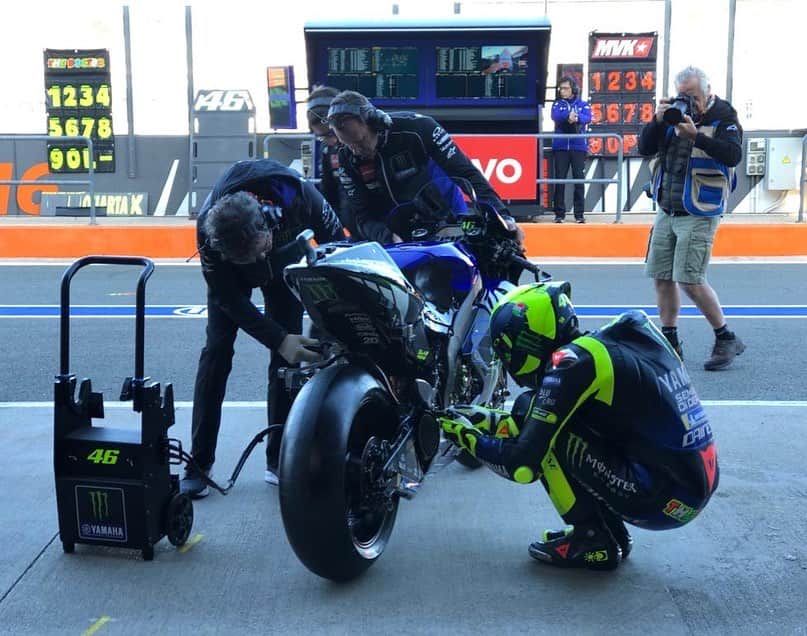 YamahaMotoGPさんのインスタグラム写真 - (YamahaMotoGPInstagram)「Good morning from Valencia! . It's qualifying day, so @maverick12official and @valeyellow46 are out for FP3, aiming for a top-10 result. . . #MonsterYamaha | #MotoGP | #ValenciaGP | #MonsterEnergy | #VR46 | #MV12」11月16日 18時05分 - yamahamotogp
