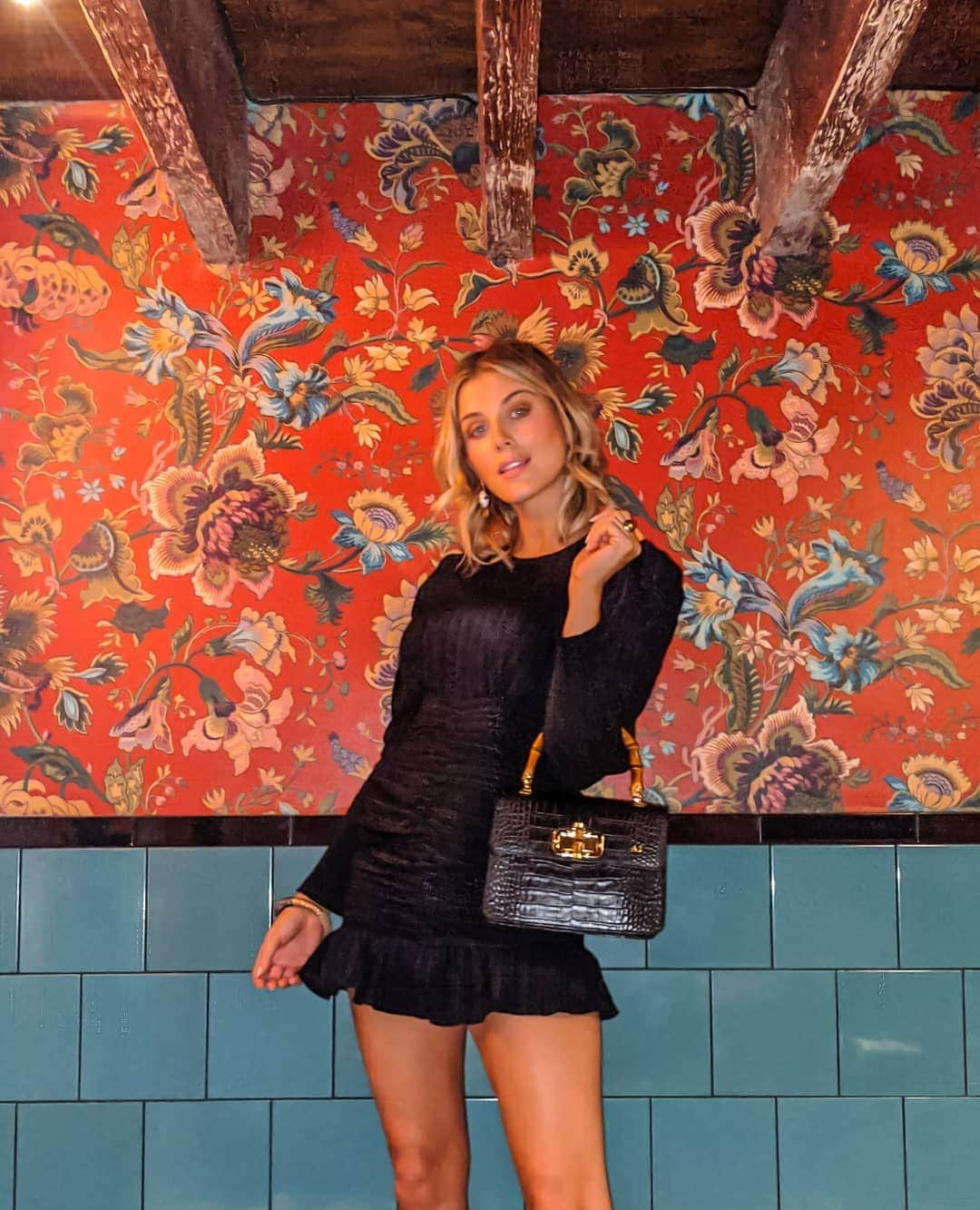 Ashley Jamesさんのインスタグラム写真 - (Ashley JamesInstagram)「Major bathroom interiors envy. It's making me seriously want to redecorate my bathroom. And yes, I seem to have got to the age where I go out and spend my time admiring the interiors. 😆 Such a fun first night out here! Also, I realised last night that I still know every single lyric to Ludacris' verse in Usher's Yeah. I know, I can't believe I'm single either. 😂  #interiorgoals #capetown  PS: Serious question: how practical is wallpaper in a bathroom?」11月16日 18時31分 - ashleylouisejames