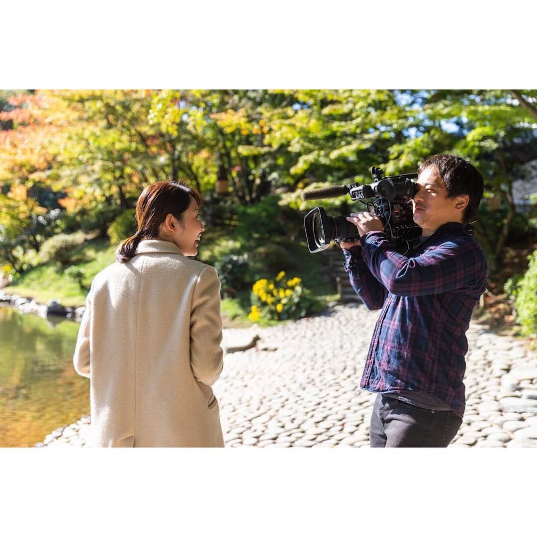河村綾奈のインスタグラム：「イマなまっ！のロケで、 カメラマンのさかもとなつこさんに撮っていただきました。 ロケ中、こんな顔してたんだなあ。 カメラマンさんも一緒に撮っていただくこと、あんまりないもんなぁ。 すごく嬉しい写真。  ちなみに3枚目と4枚目は、笑える写真😂 コートを脱いでしもうとります。恥。  さかもとさん、ありがとうございます(^^)💕」