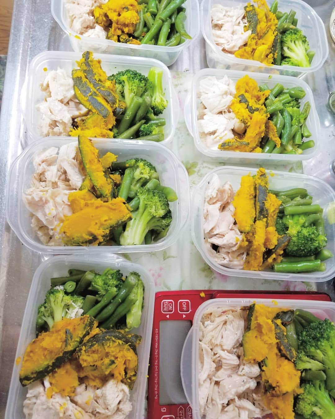 永吉令奈さんのインスタグラム写真 - (永吉令奈Instagram)「つくりおき大作戦🙋‍♀️ 味付けは塩のみ✨  以外とこれが美味しい😋  #ダイエット #減量飯 #減量食」11月16日 10時09分 - renaga2016