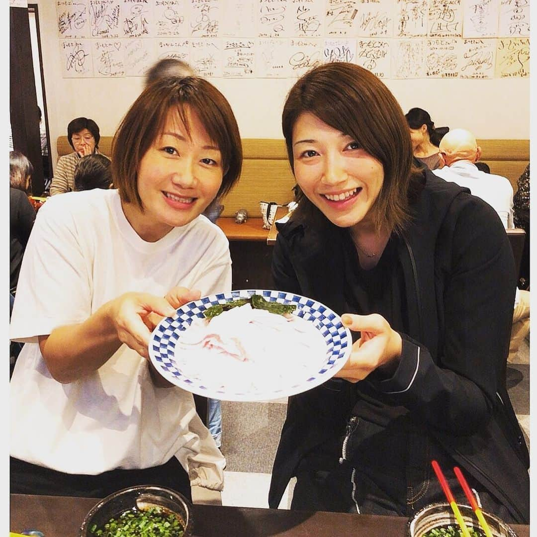 佐野優子さんのインスタグラム写真 - (佐野優子Instagram)「. 夜ご飯にしゃぶしゃぶ🍲 . 最高でした🐷 . . #お仕事です #沖縄 #しゃぶしゃぶ」11月16日 10時10分 - yuko12345