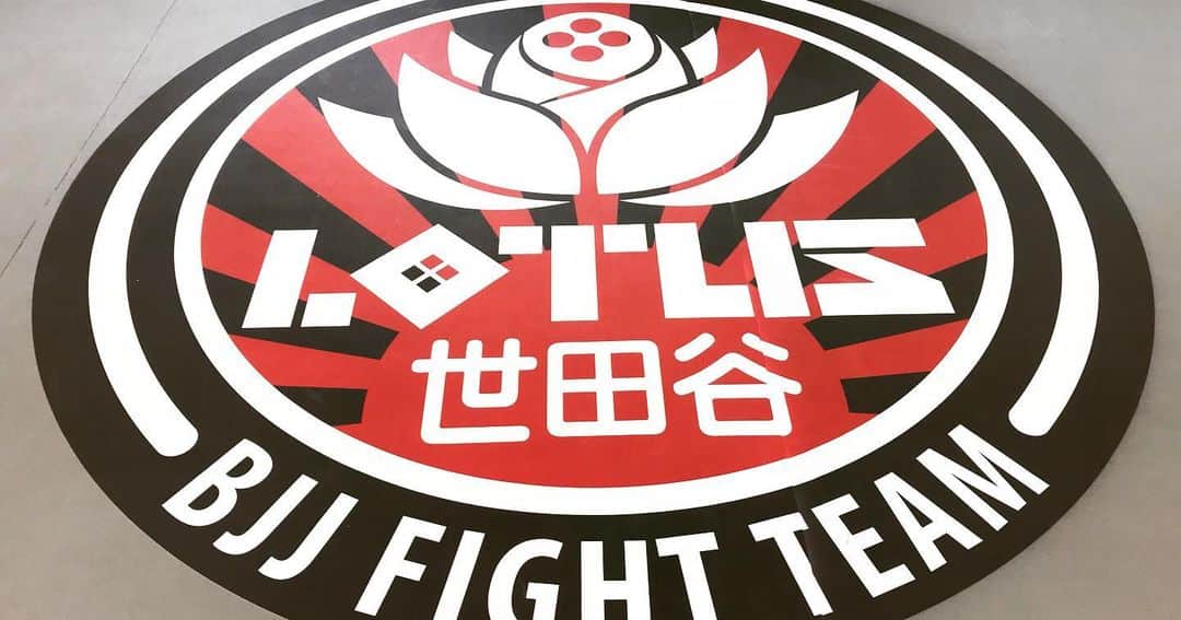 宇野薫のインスタグラム：「昨日はLOTUS世田谷の練習後に→ リバーサル展示会へ 近藤さん　@bbjdc  シェイカーありがとうございました！ → @transitgeneraloffice  NEW OFFICE へ PUFFZのシュークリームは子供達のお土産にいただきました。 中村さん @transit_nakamura  ご馳走様でした。 試合が終わったらシュークリーム食べに行きます！」