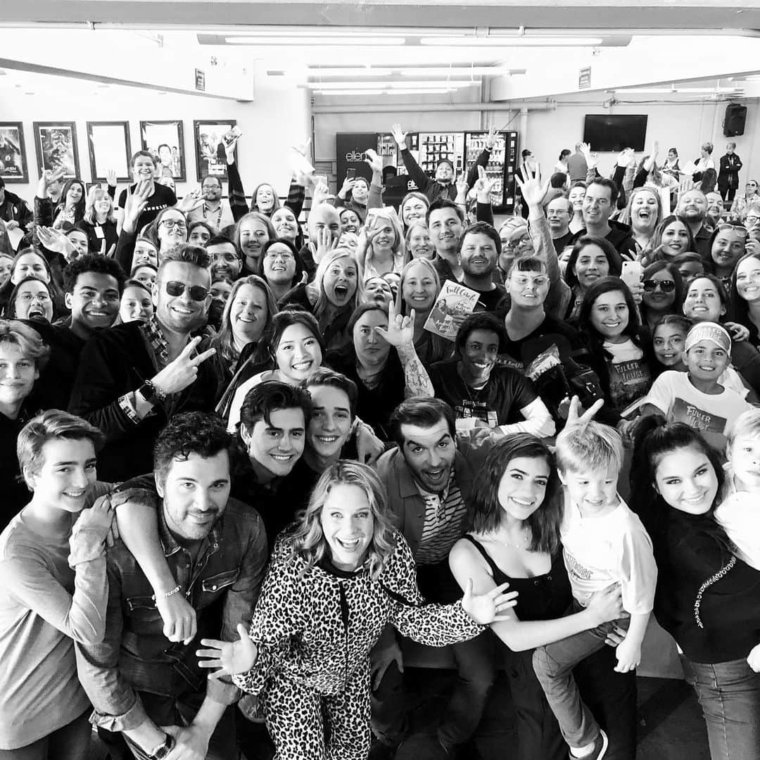 ジョン・ブラザートンさんのインスタグラム写真 - (ジョン・ブラザートンInstagram)「Last Show 🥺 @fullerhouse  Grateful for this cast, crew, and FANS!!!! We love you!!! ❤️🙏👆」11月16日 10時16分 - johnbrotherton