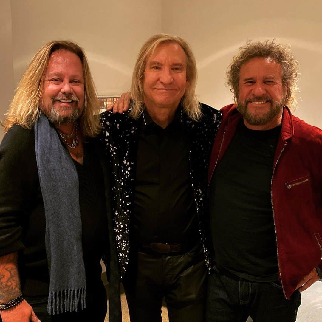 ヴィンス・ニールさんのインスタグラム写真 - (ヴィンス・ニールInstagram)「Fun time hanging with these legends for a great cause! #jamesburtonfoundation #sammyhagar #brianmay #joewalsh #mickydolenz #brianmay #paulshaffer #tanyatucker #vinceneil」11月16日 10時36分 - thevinceneil