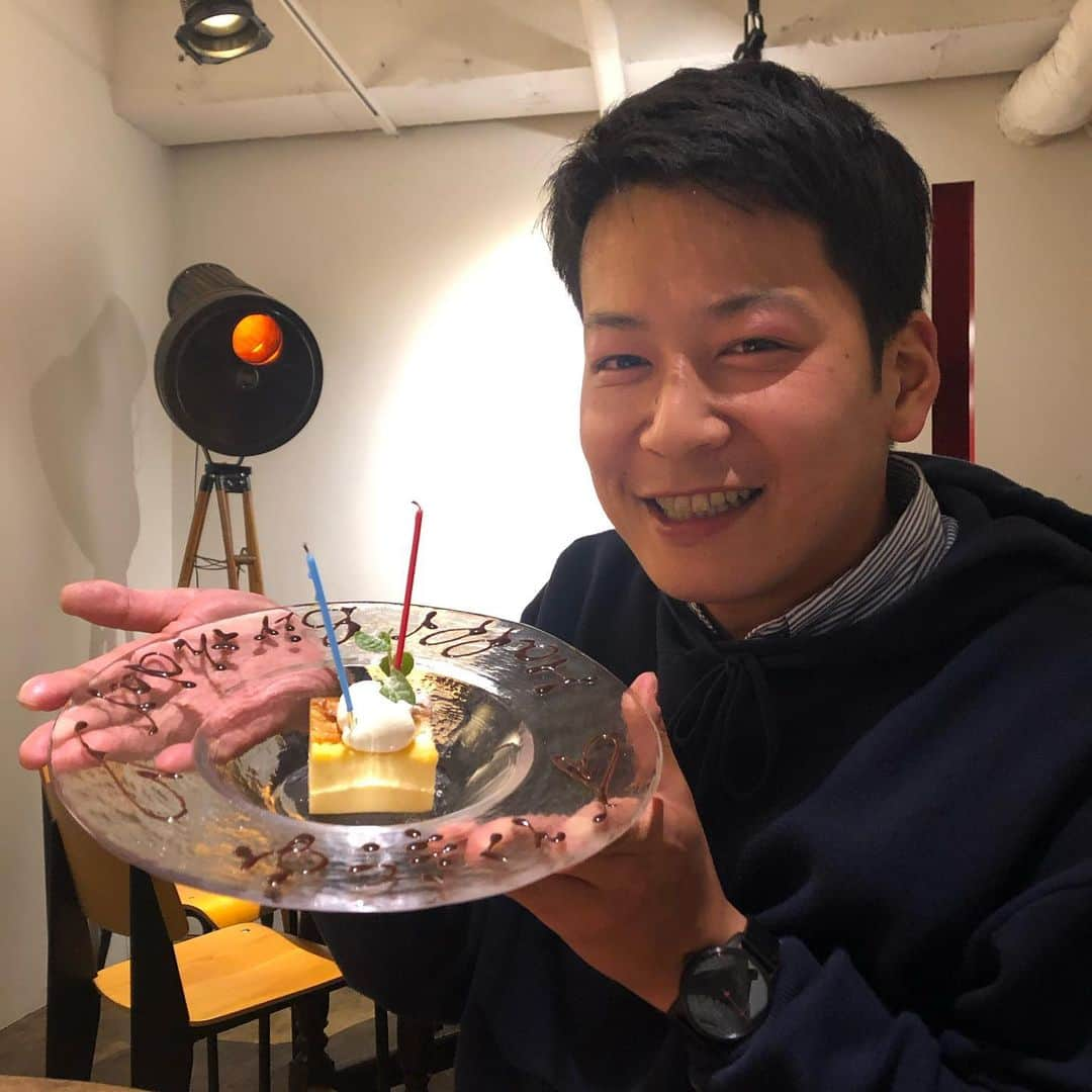 有田優理香さんのインスタグラム写真 - (有田優理香Instagram)「本日誕生日です🎂 年上に見られがちですが、まだ25歳だそうです👏  おめでとう！！ #広島テレビ #澤村優輝 #突然誕生日を匂わせる男」11月16日 10時46分 - yurikaa0624