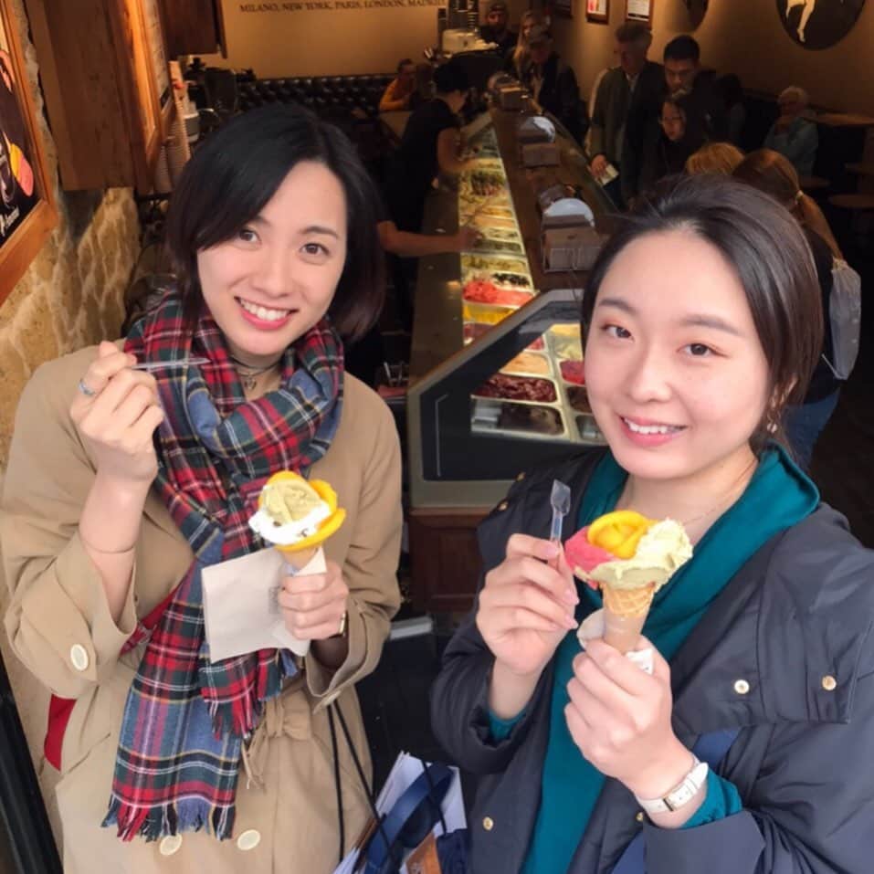 今村沙緒里のインスタグラム：「リスボン🇵🇹 半日お休みがあって はじめて観光に！  生き返った記憶が…🦄 バラのようなジェラート。 かわいくておいしかった💜 ・ at Lisbon🇵🇹 cuuute gelato🍨❤︎ ・ #portugal #lisbon #gelato #happy  #ポルトガル #リスボン #編集会議することになりとんぼ返り #でも楽しかったね」