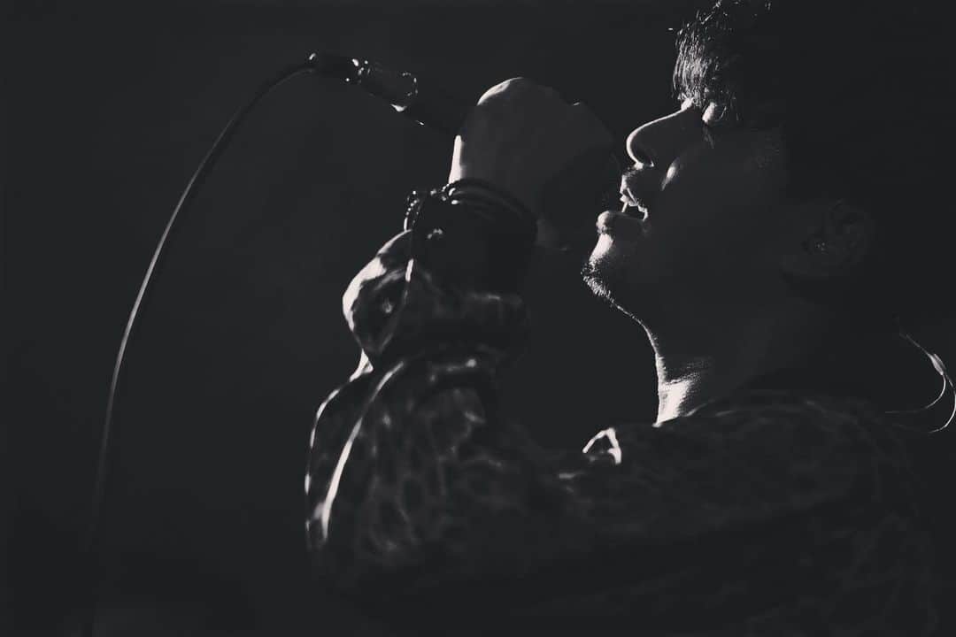 KENNY（吉原健司）さんのインスタグラム写真 - (KENNY（吉原健司）Instagram)「𝔗𝔥𝔯𝔬𝔴𝔟𝔞𝔠𝔨 𝔱𝔬 𝔈𝔄𝔖𝔜 𝔱𝔬𝔲𝔯... #LIVE#SHIBUYA#渋谷#EASY#TOUR . hairmake by @yudai_pells / @pellshair」11月16日 10時54分 - kenny_yoshihara