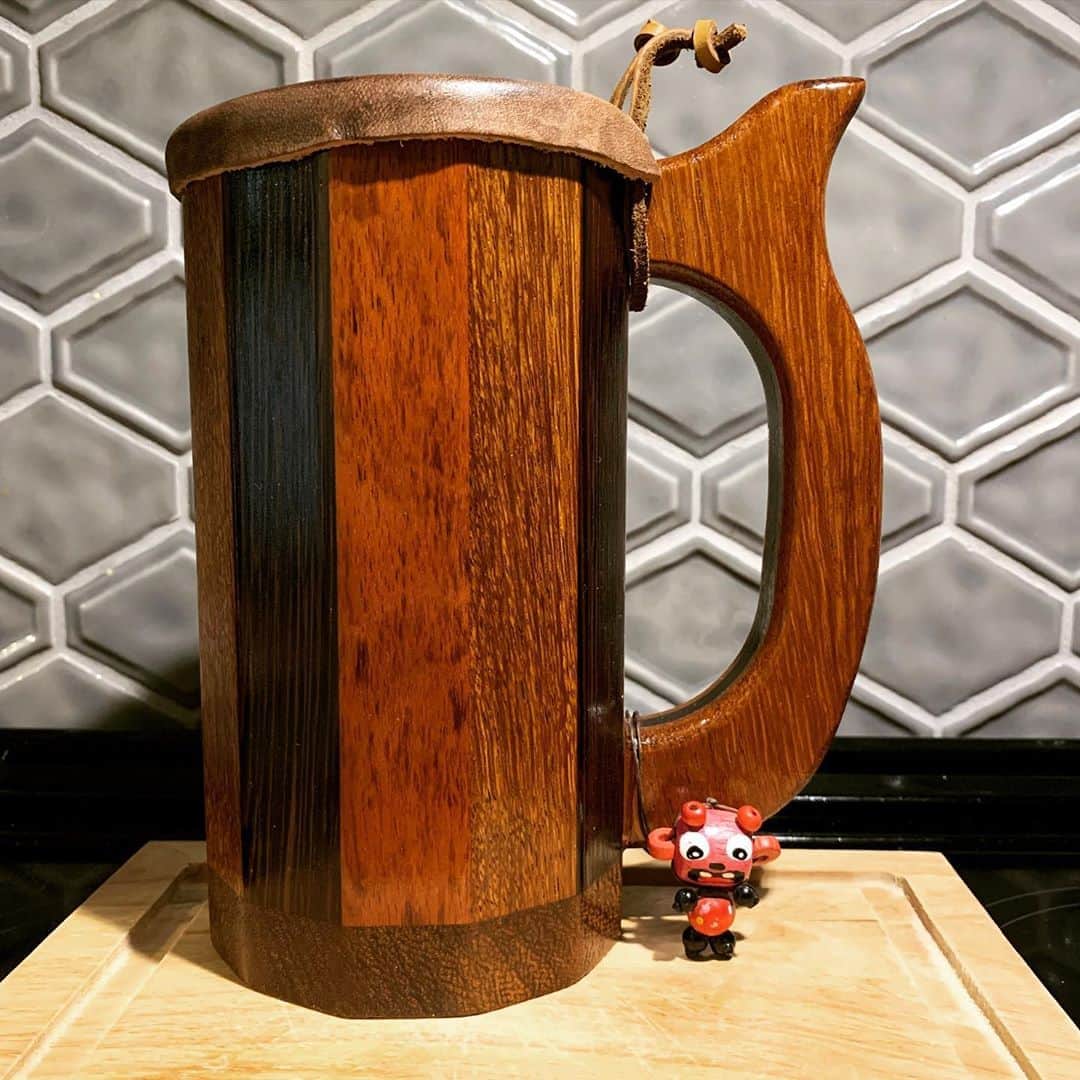 マット・プロコプのインスタグラム：「Back at the Ren fest for the weekend! Make sure you check out @mutinymugs for some incredible mugs with freaking straws built in to the handle! 😬」