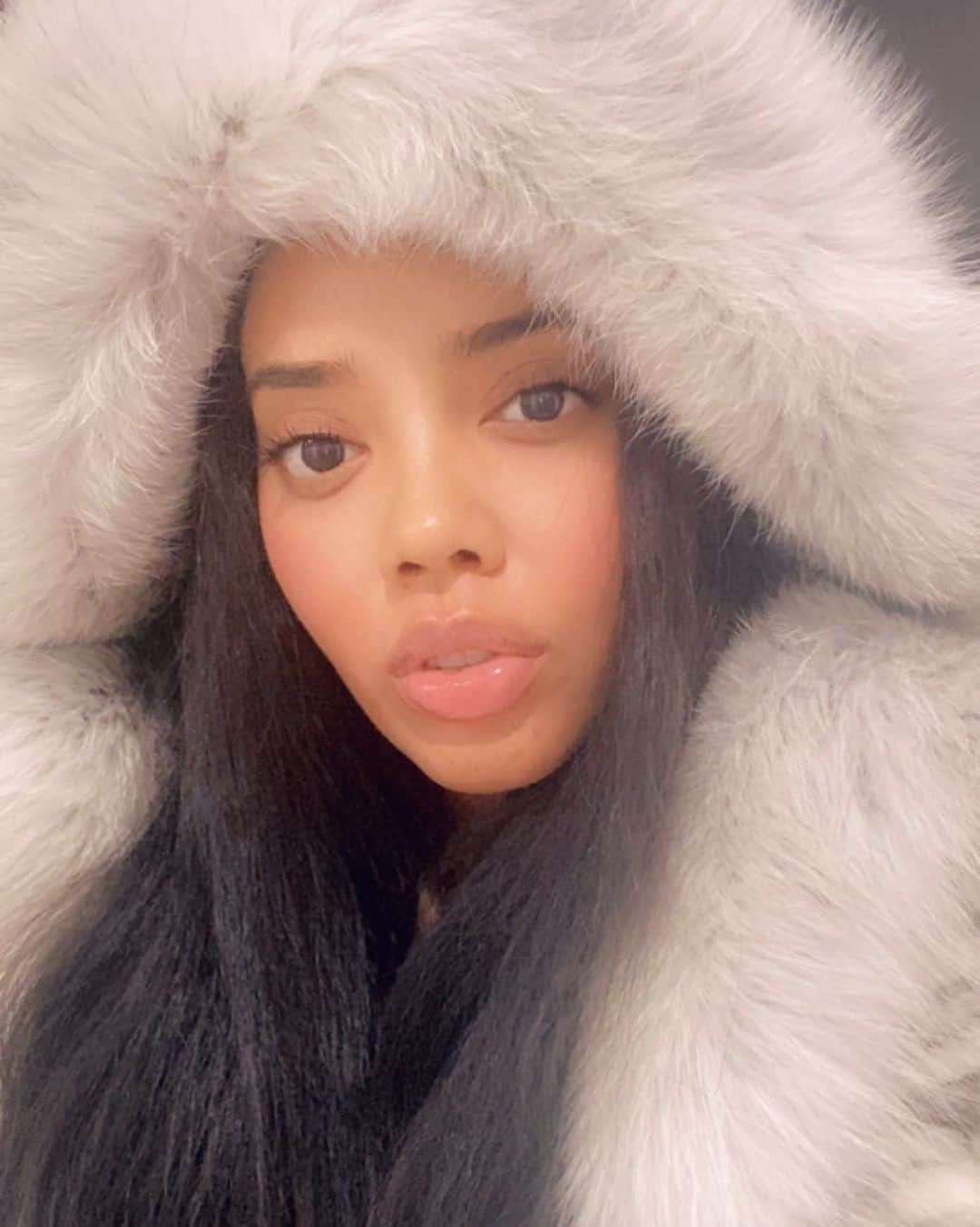 Angela Simmonsさんのインスタグラム写真 - (Angela SimmonsInstagram)「It’s going to be one cold winter ❄️ #SheOutTheDoor #NycNights.」11月16日 11時12分 - angelasimmons