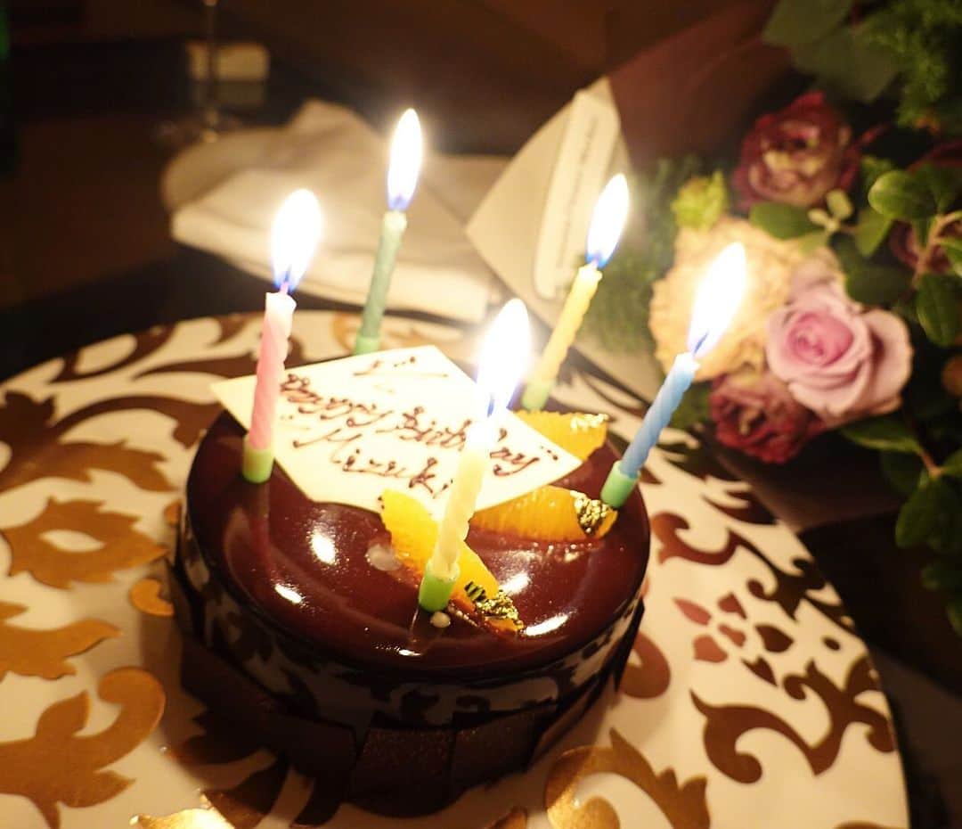 西川瑞希（みずきてぃ）さんのインスタグラム写真 - (西川瑞希（みずきてぃ）Instagram)「😍🎂💐❤️🍰✨🍫 . #mybirthday #happy #cake #sweet」11月16日 11時20分 - mizuki_nishikawa_