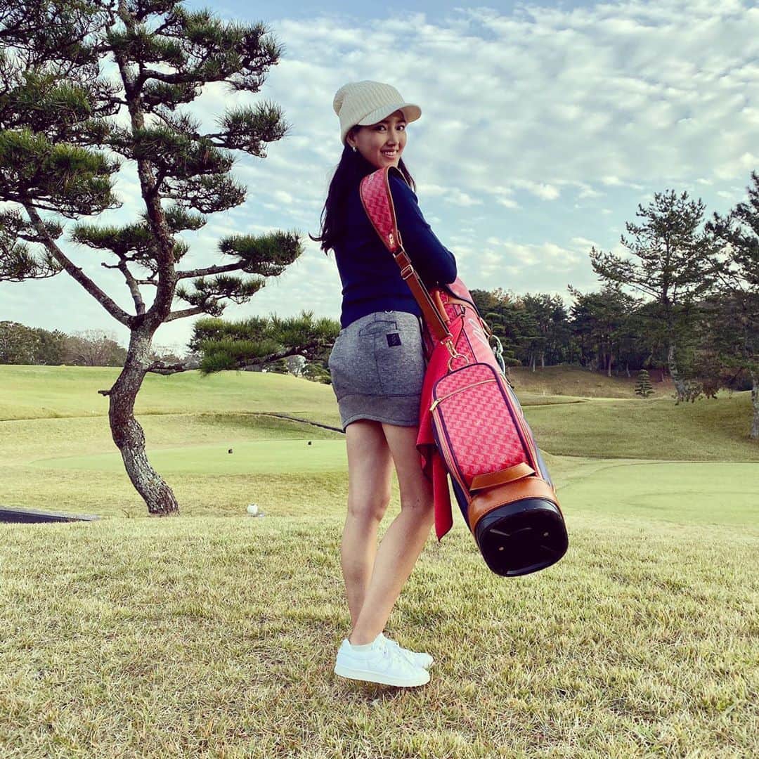 奥山春香さんのインスタグラム写真 - (奥山春香Instagram)「一昨日ゴルフネットワークの収録だったよん🏌️‍♀️🏌️‍♀️🏌️‍♀️ 放送予定またお知らせします。 ウェアは#アディダスゴルフ 収録前に一生懸命練習する私 カメラ向けられると右に出る。笑 #ゴルフネットワーク#ゴルフ#golf#golfnetwork」11月16日 11時21分 - corvetteharuka
