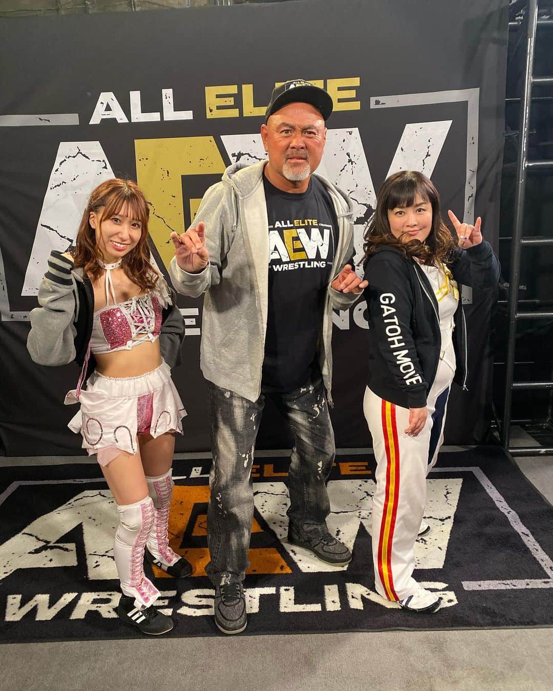 さくらえみのインスタグラム：「武藤敬司さん、里歩さんと。 #aewfullgear ボルチモアにて。  #aew #gatohmove #gtmv #keijimuto #emisakura」