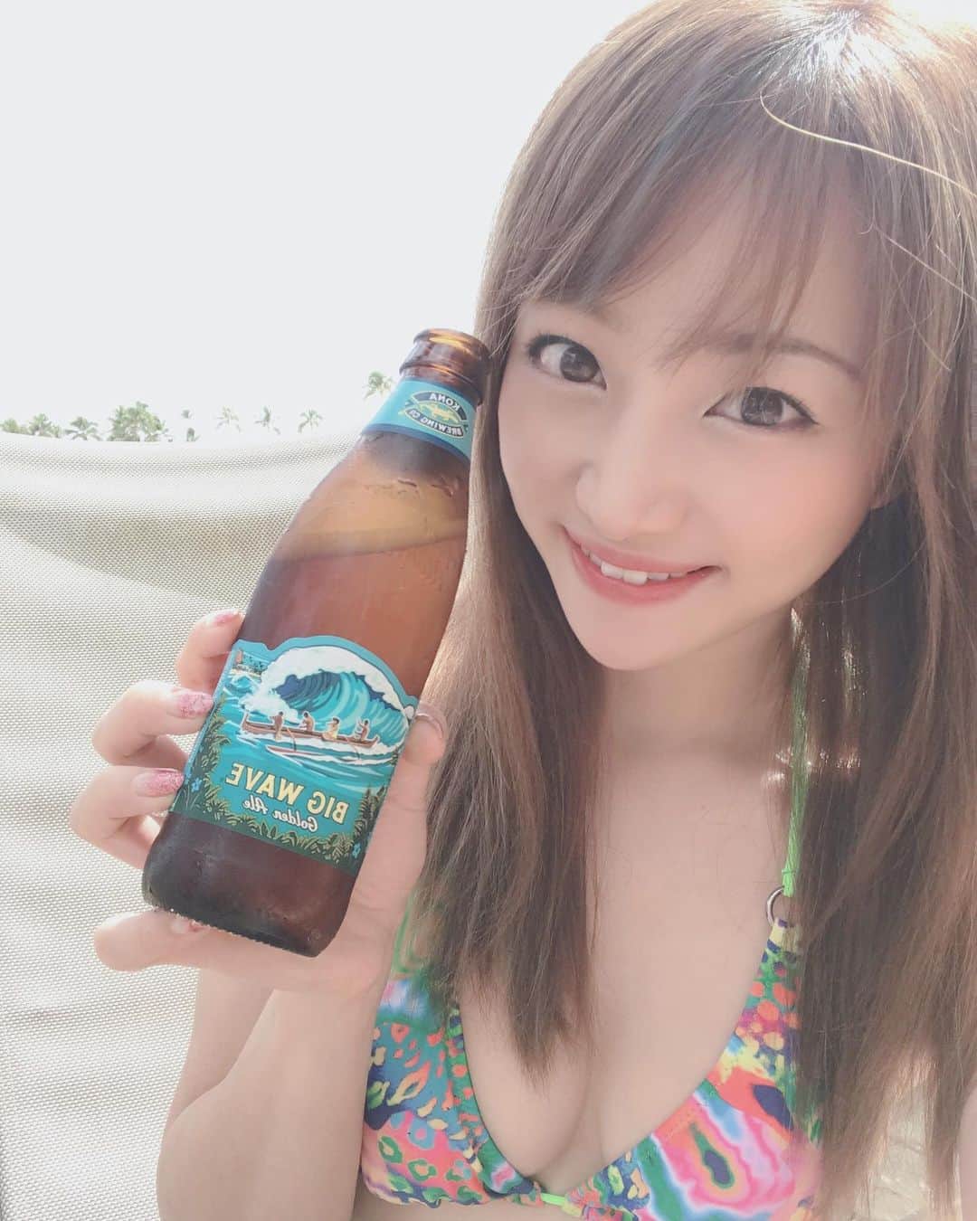 葵ゆりかさんのインスタグラム写真 - (葵ゆりかInstagram)「ハワイ行くと必ず飲みたくなるBIG WAVEとLONGBOARD🍺 ラベルの絵もすごく好き❤️ #beer #🍺#hawaii #ハワイ　#ビール　#海　#🏖 #beach #bikini #サーフィン　#bigwave #longboard」11月16日 11時45分 - yuriyuricchi
